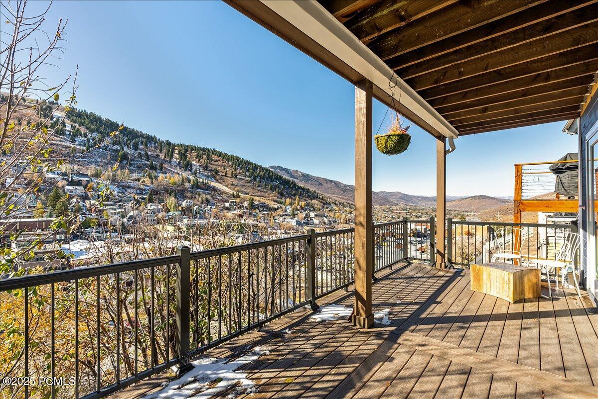 253 Ontario Avenue, 1 & 2