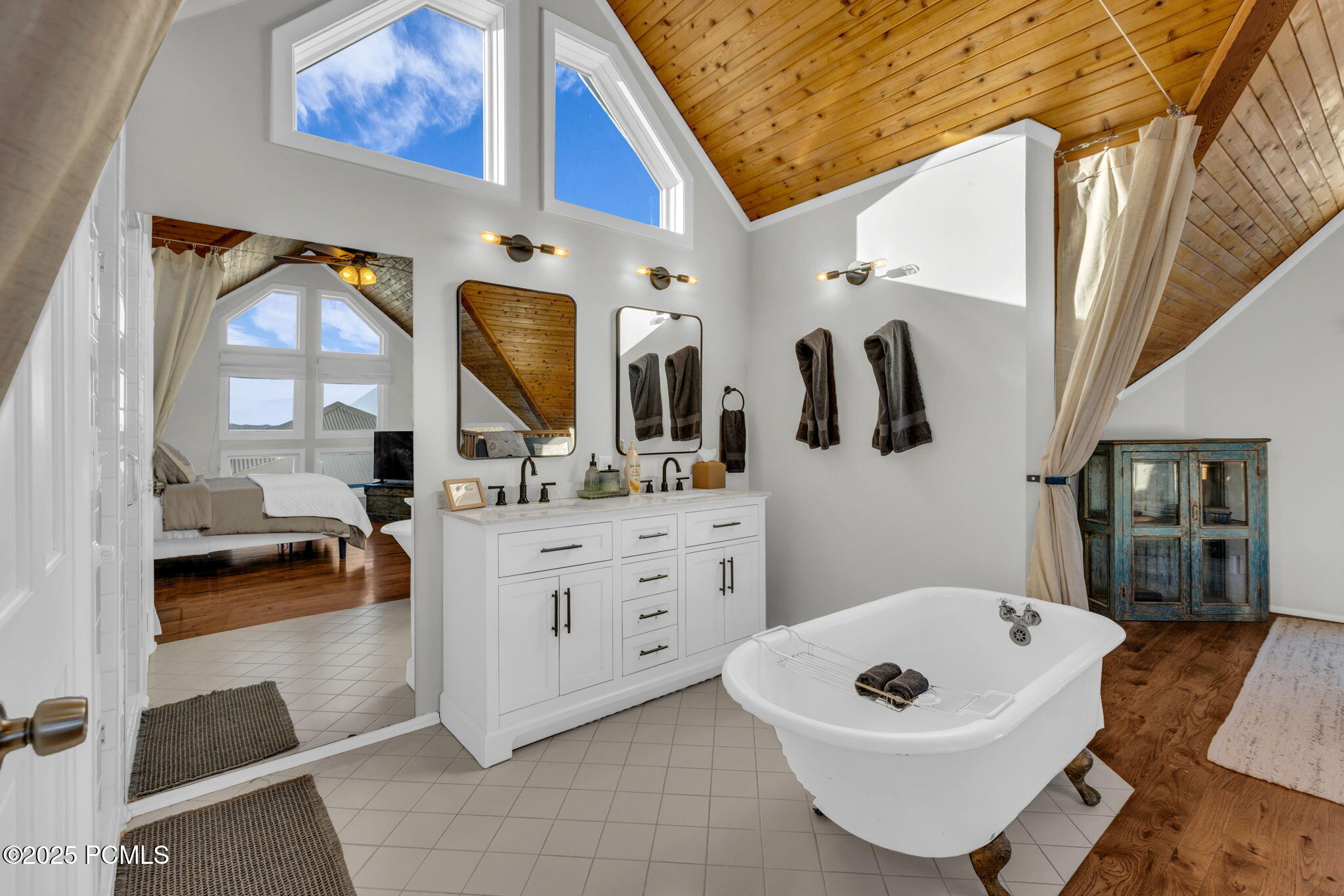 253 Ontario Avenue, 1 & 2