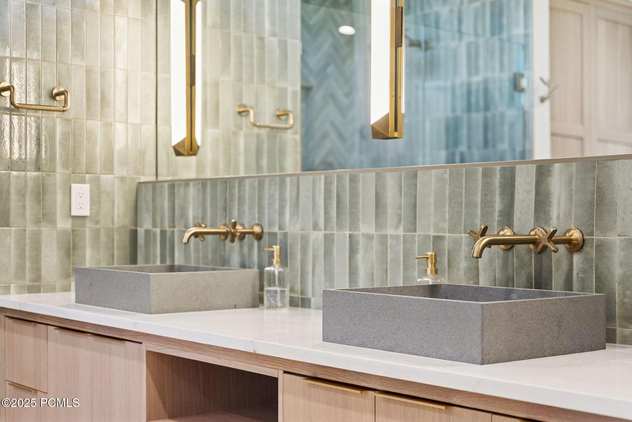 2083 Three Kings Court