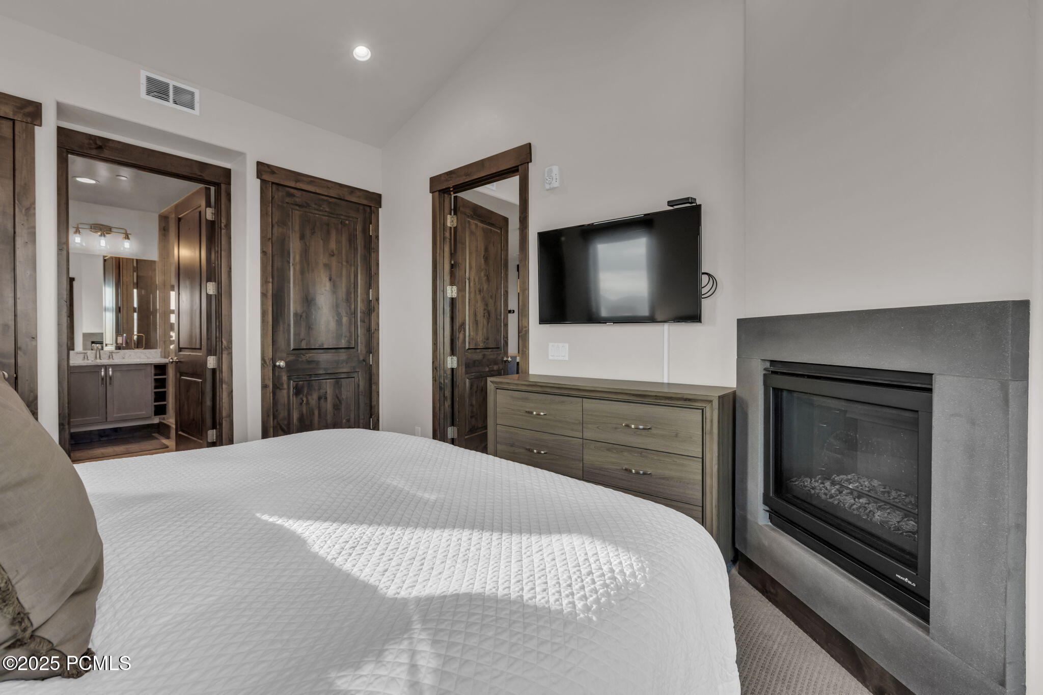 3793 Blackstone Drive, Unit 3b