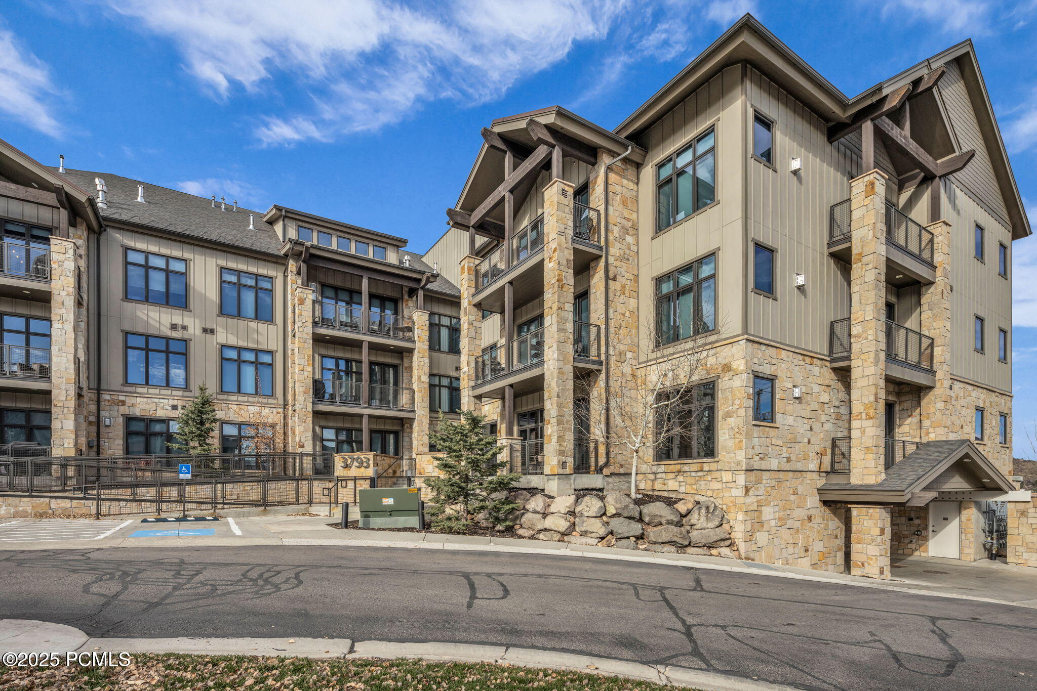 3793 Blackstone Drive, Unit 3b