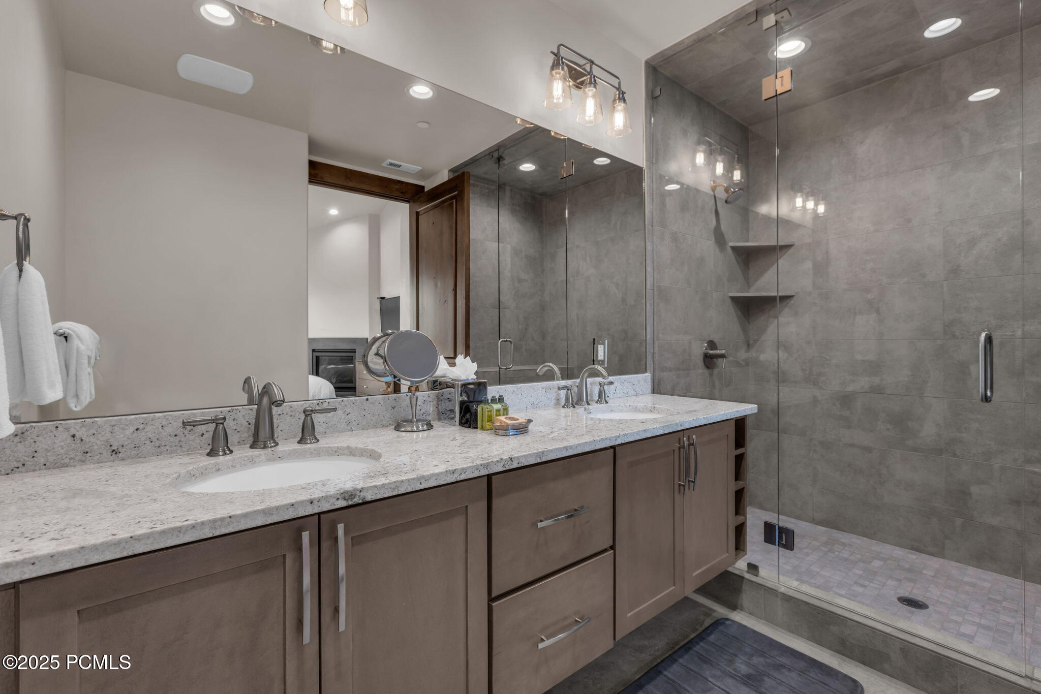 3793 Blackstone Drive, Unit 3b