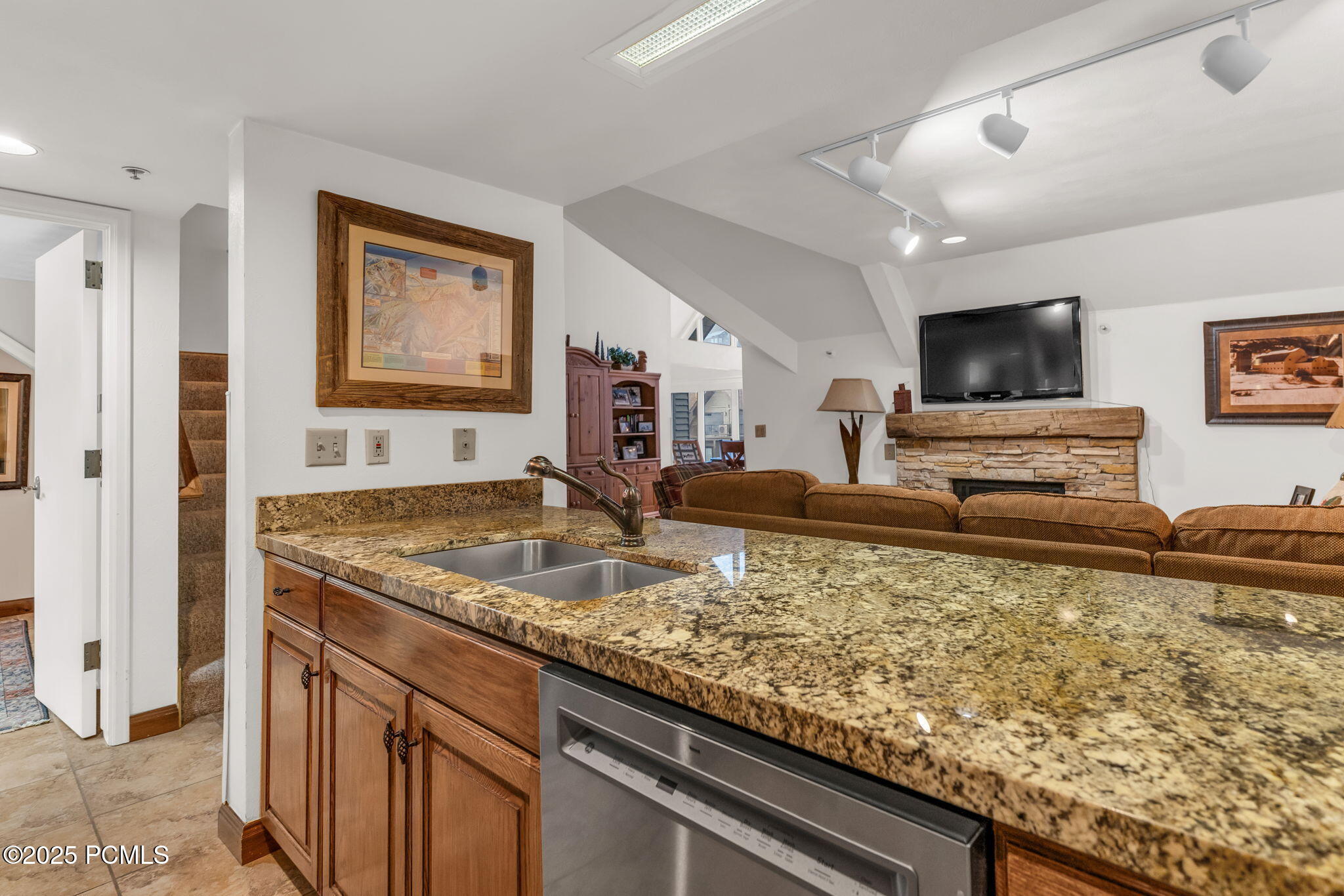 1415 Lowell Avenue B305 (350)