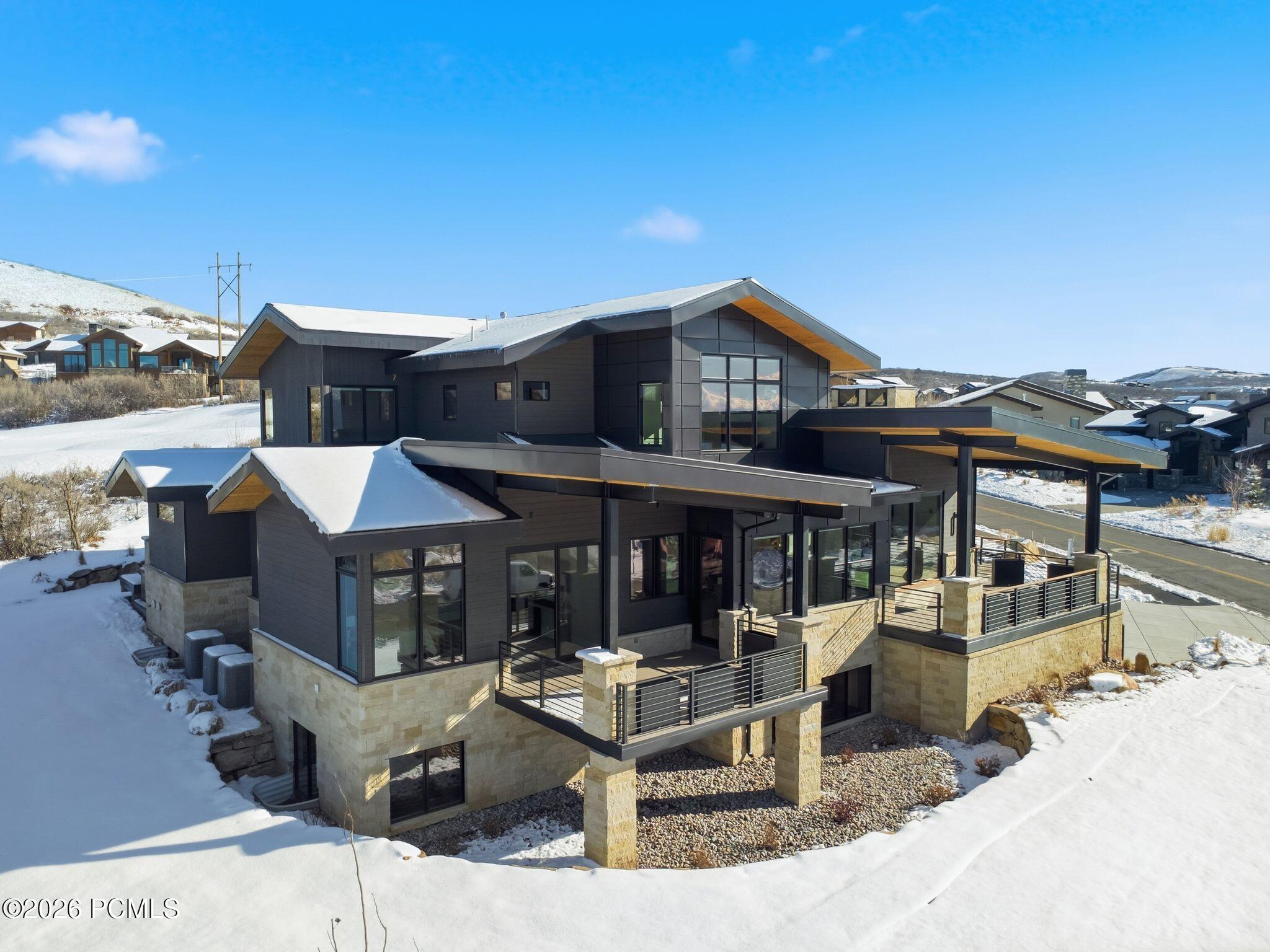 1105 E Longview Drive