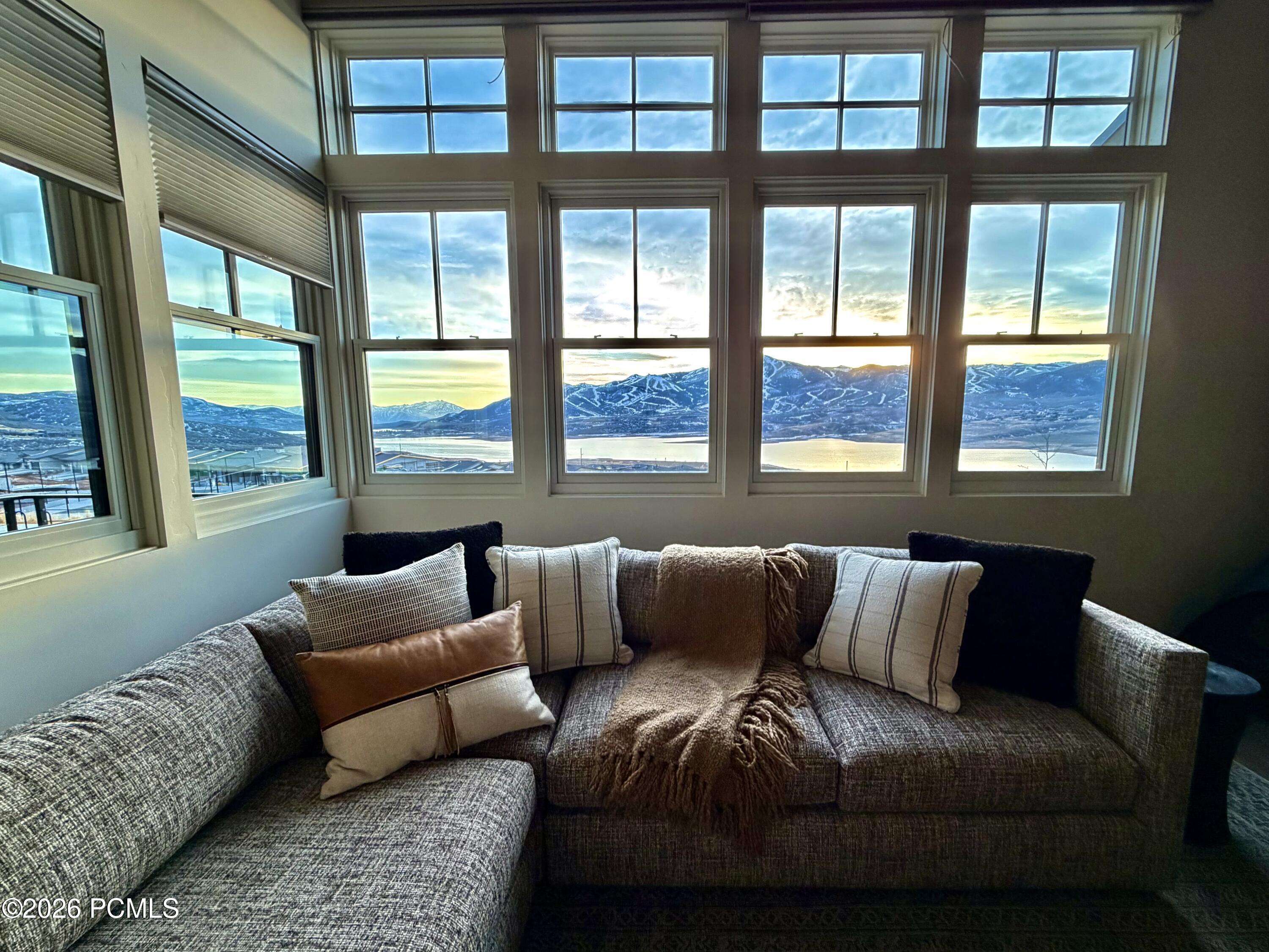 612 E Silver Hill Loop