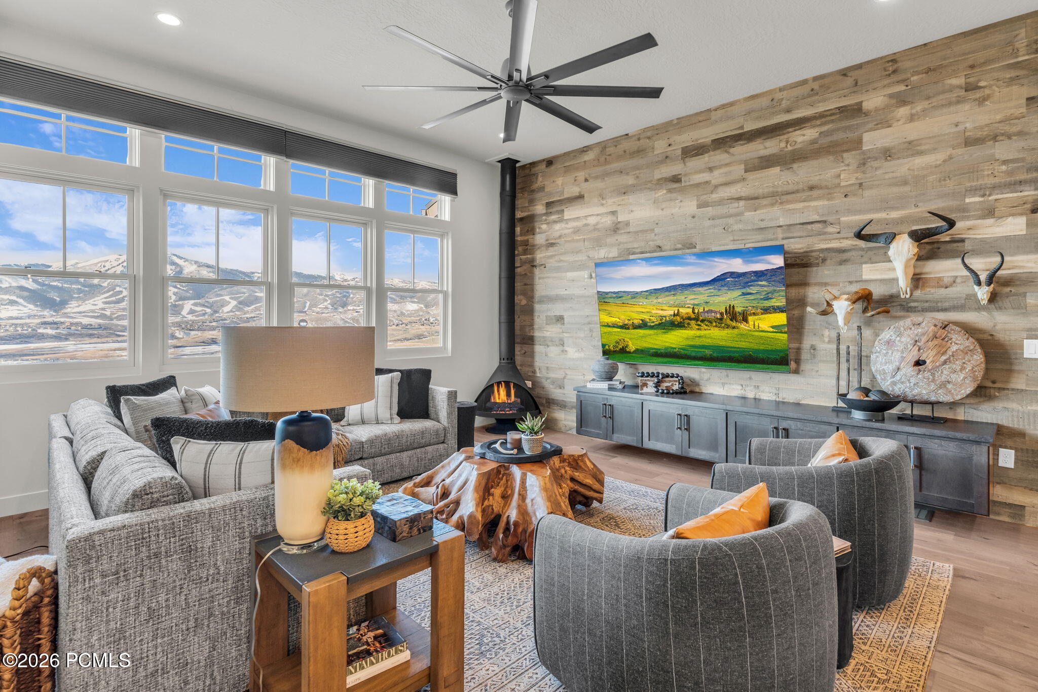 612 E Silver Hill Loop