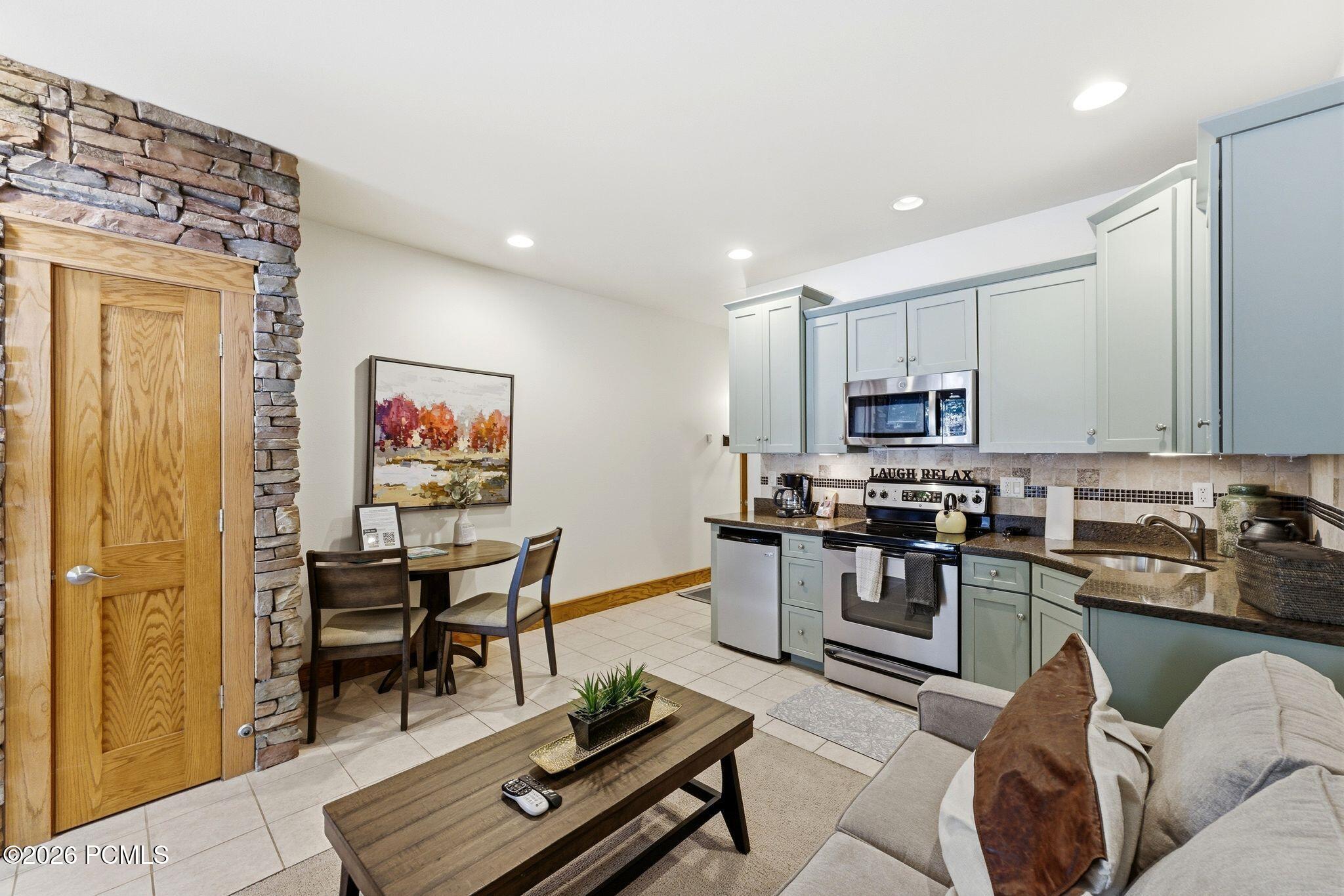 2305 Sidewinder Drive 911