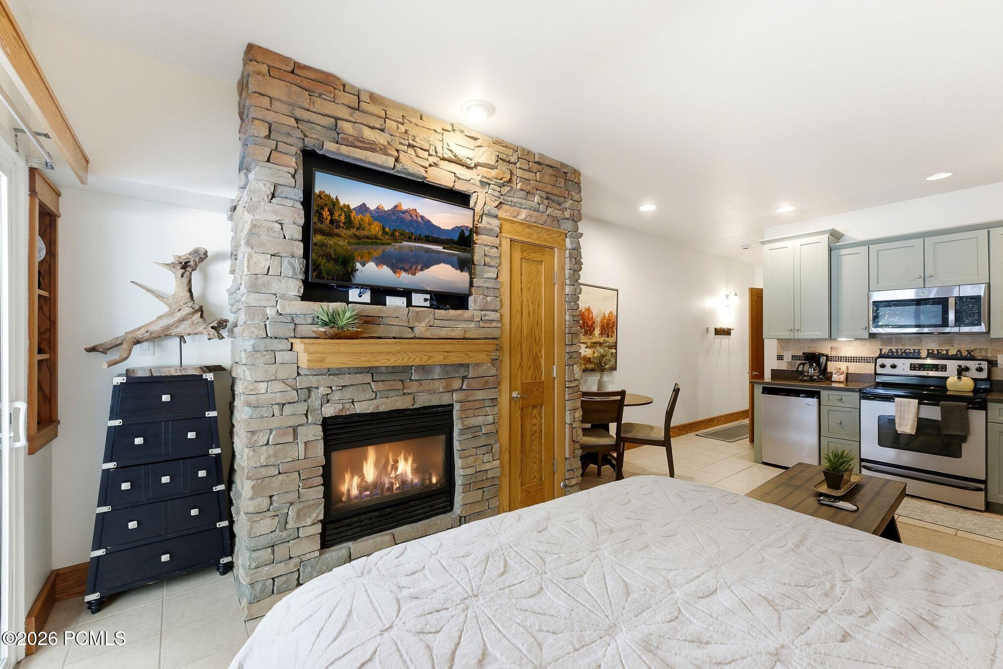 2305 Sidewinder Drive 911