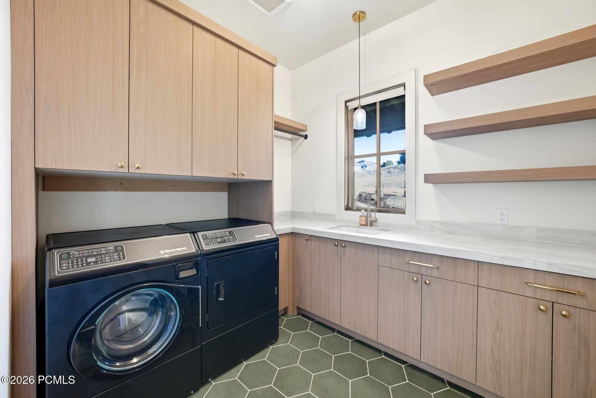 2044 E Notch Mountain Circle