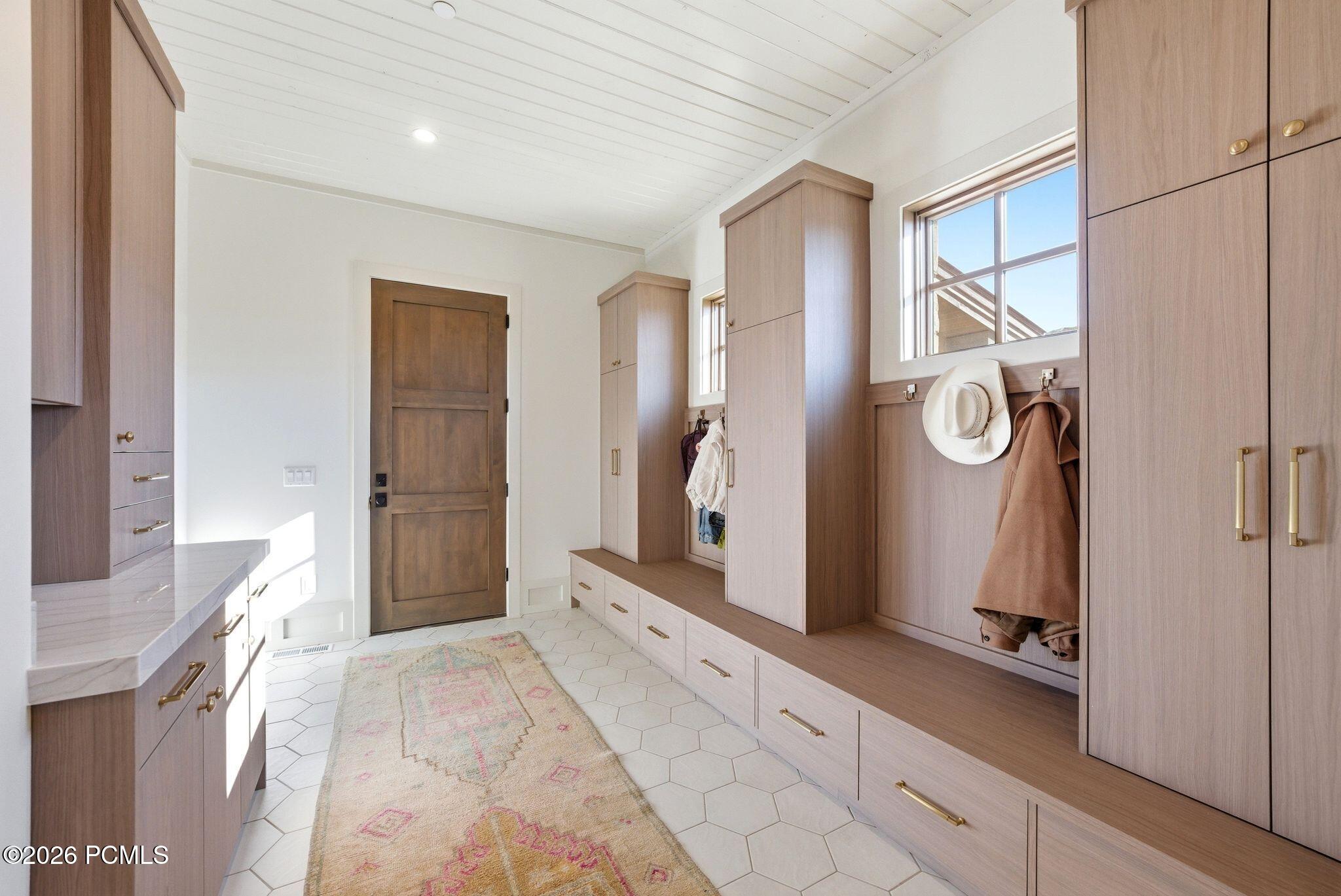 2044 E Notch Mountain Circle