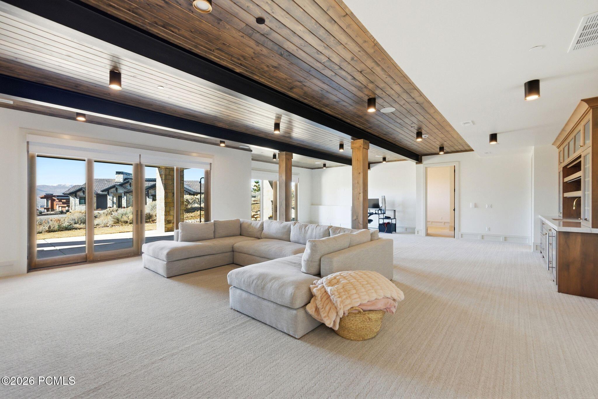 2044 E Notch Mountain Circle