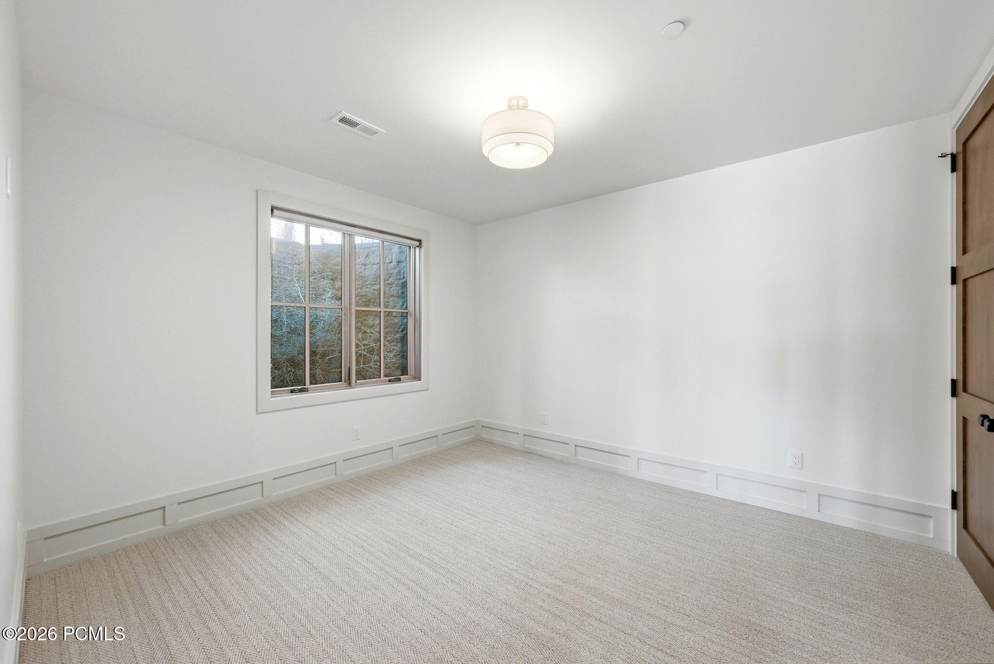 2044 E Notch Mountain Circle