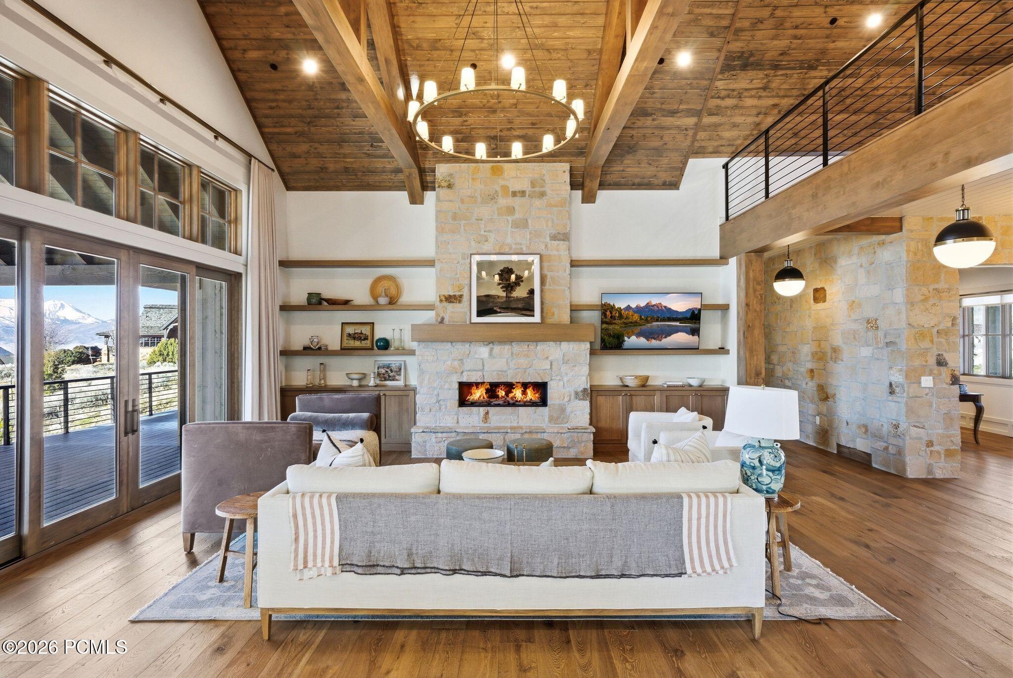 2044 E Notch Mountain Circle