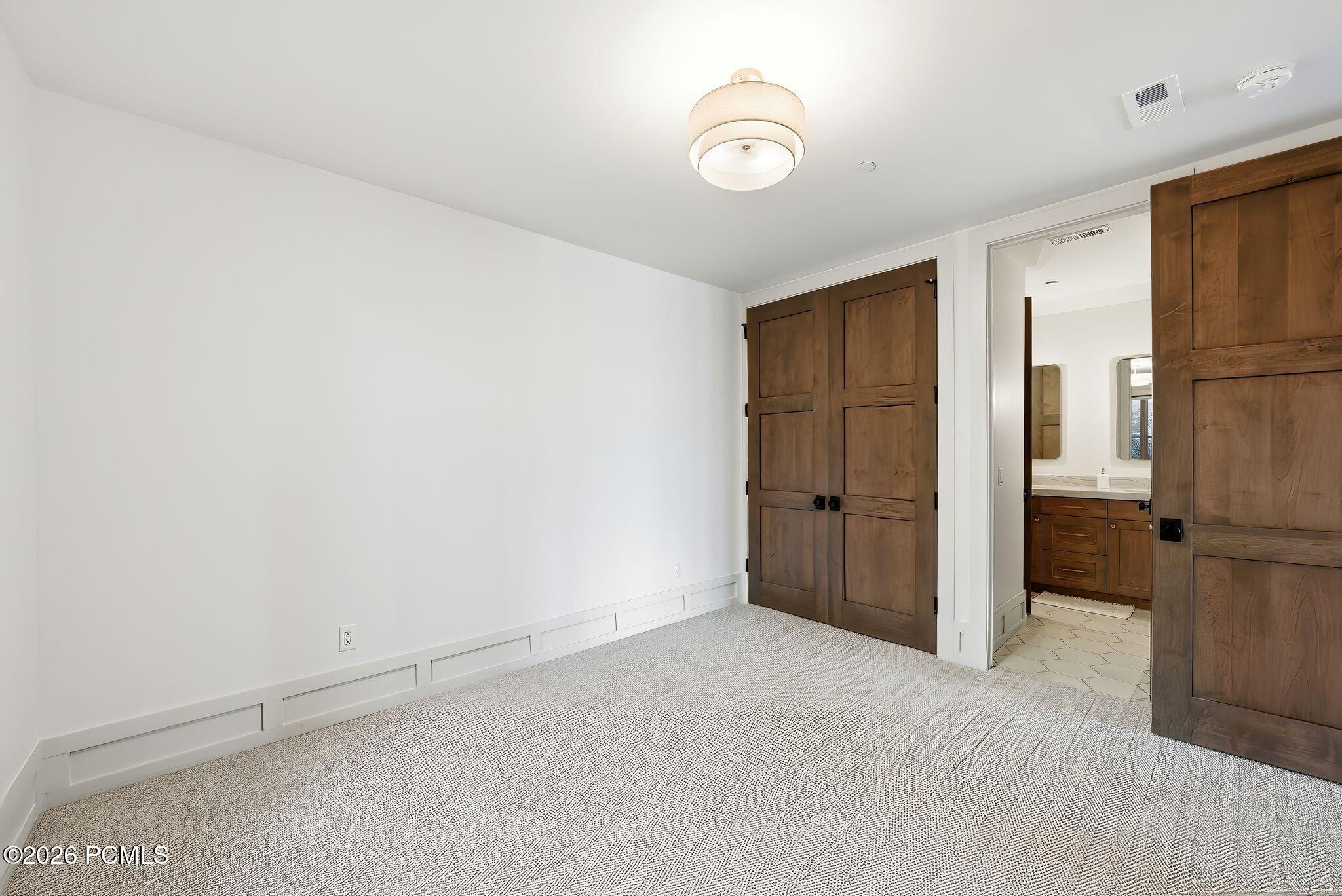 2044 E Notch Mountain Circle