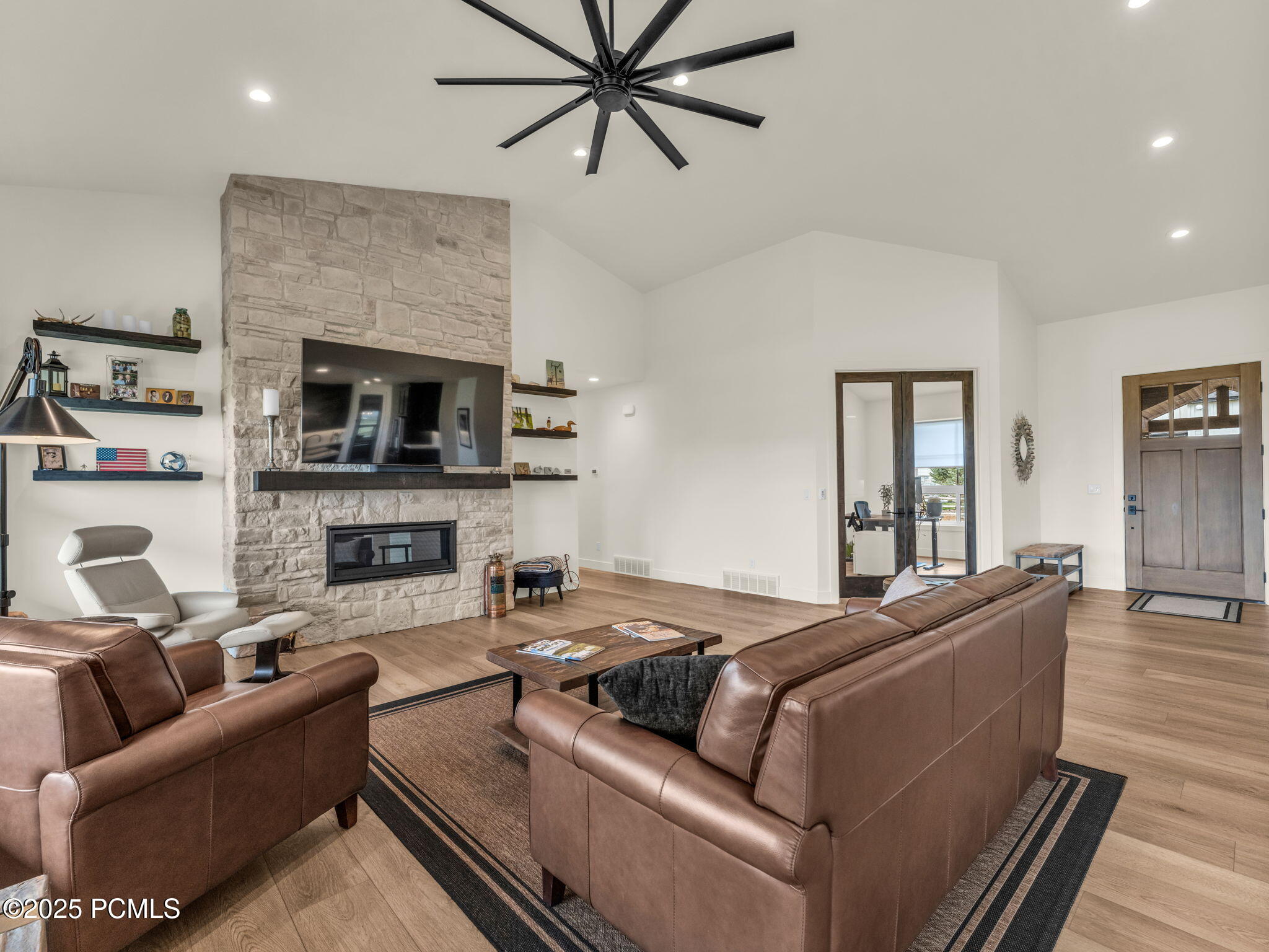 943 Hart Loop