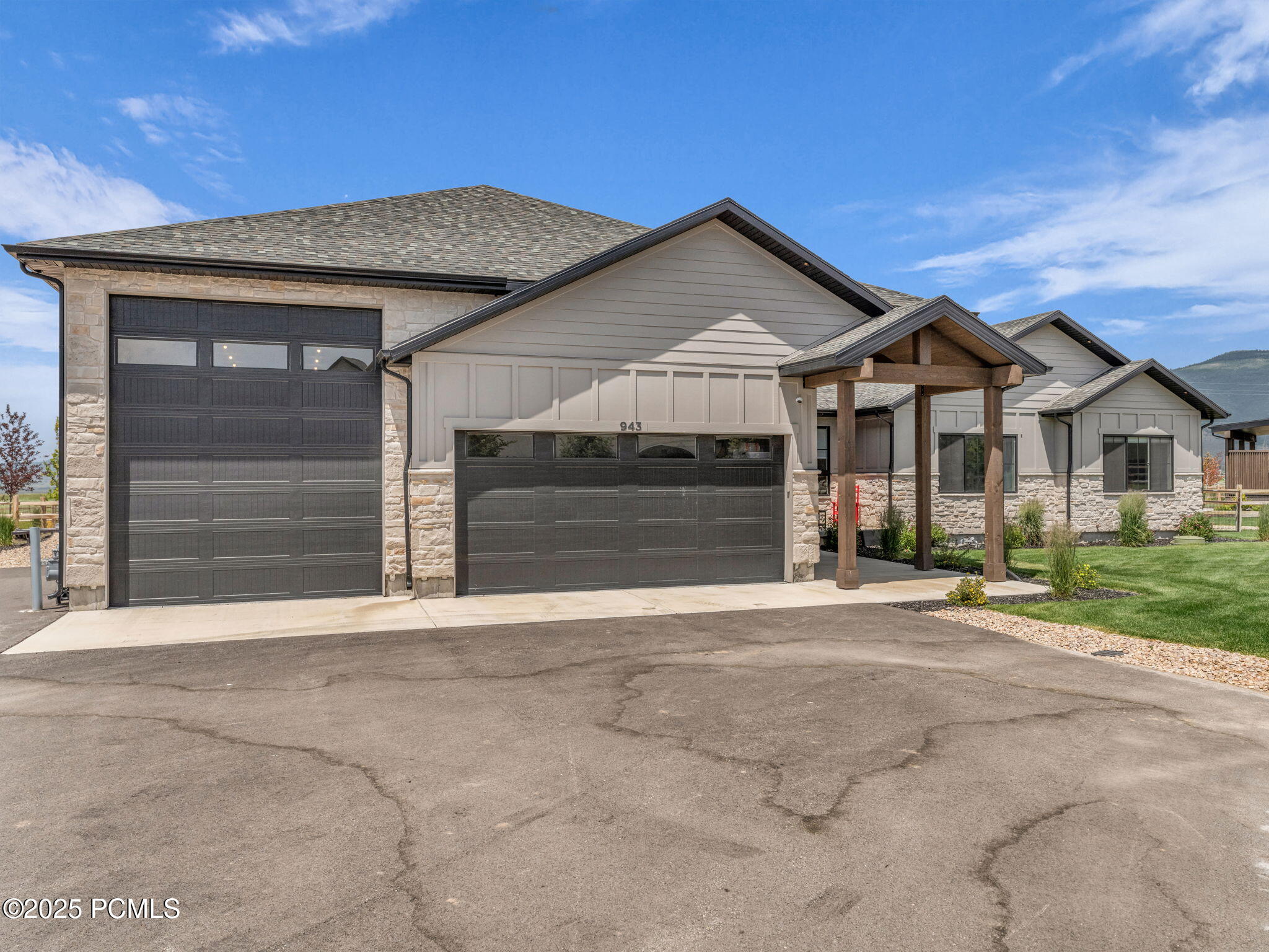943 Hart Loop