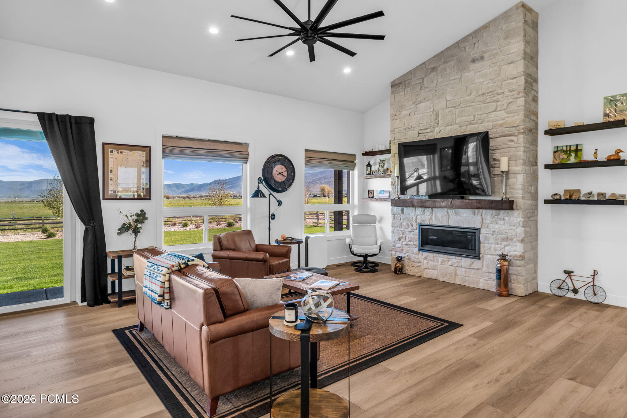 943 Hart Loop