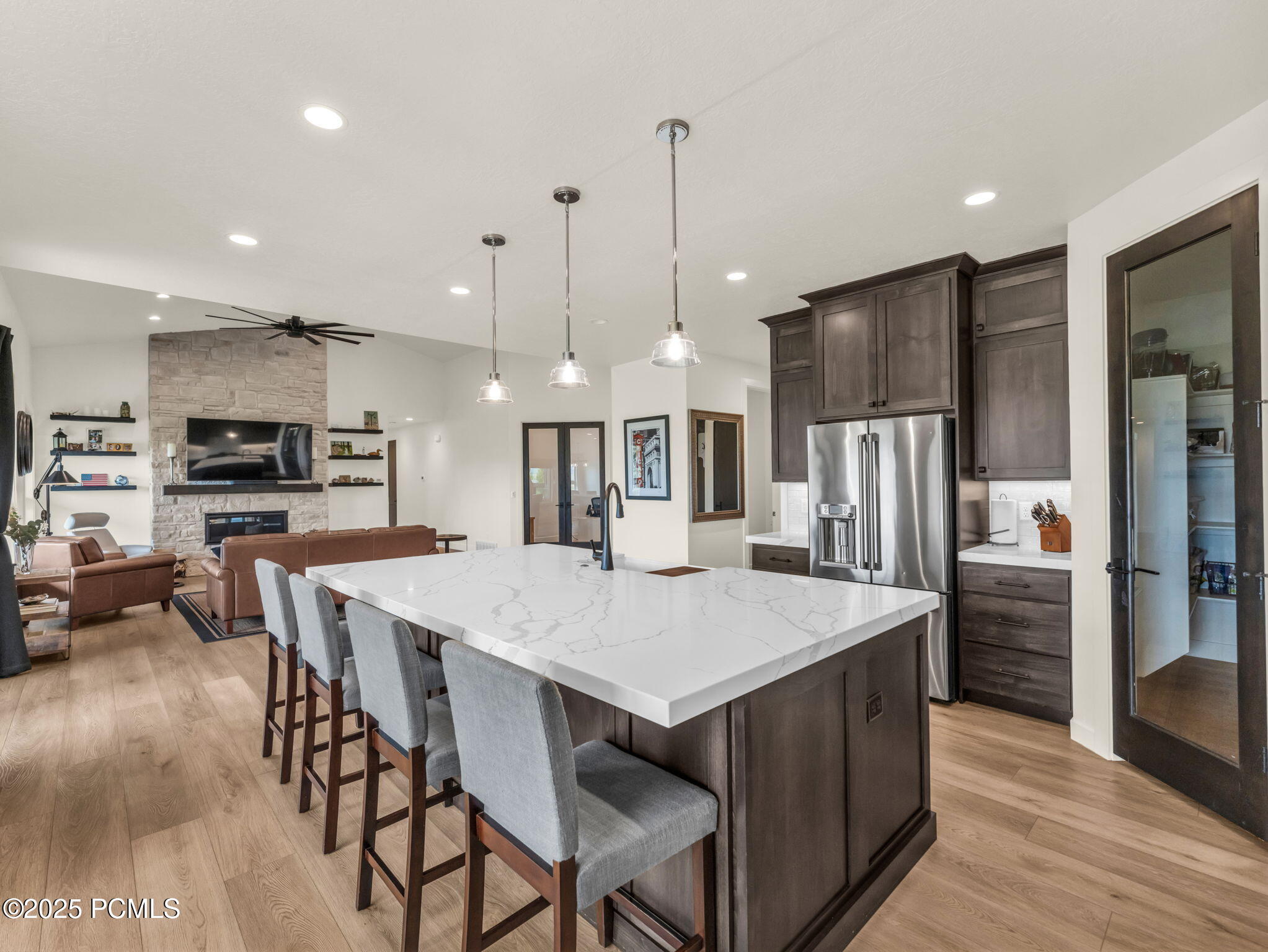 943 Hart Loop