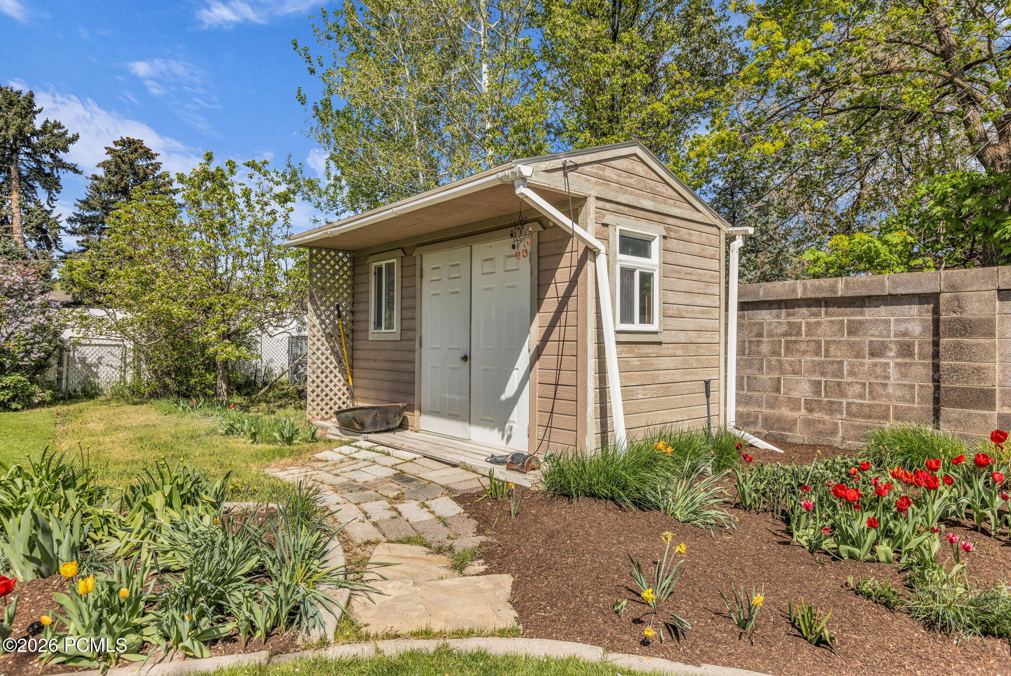 1893 E Lincoln Ln