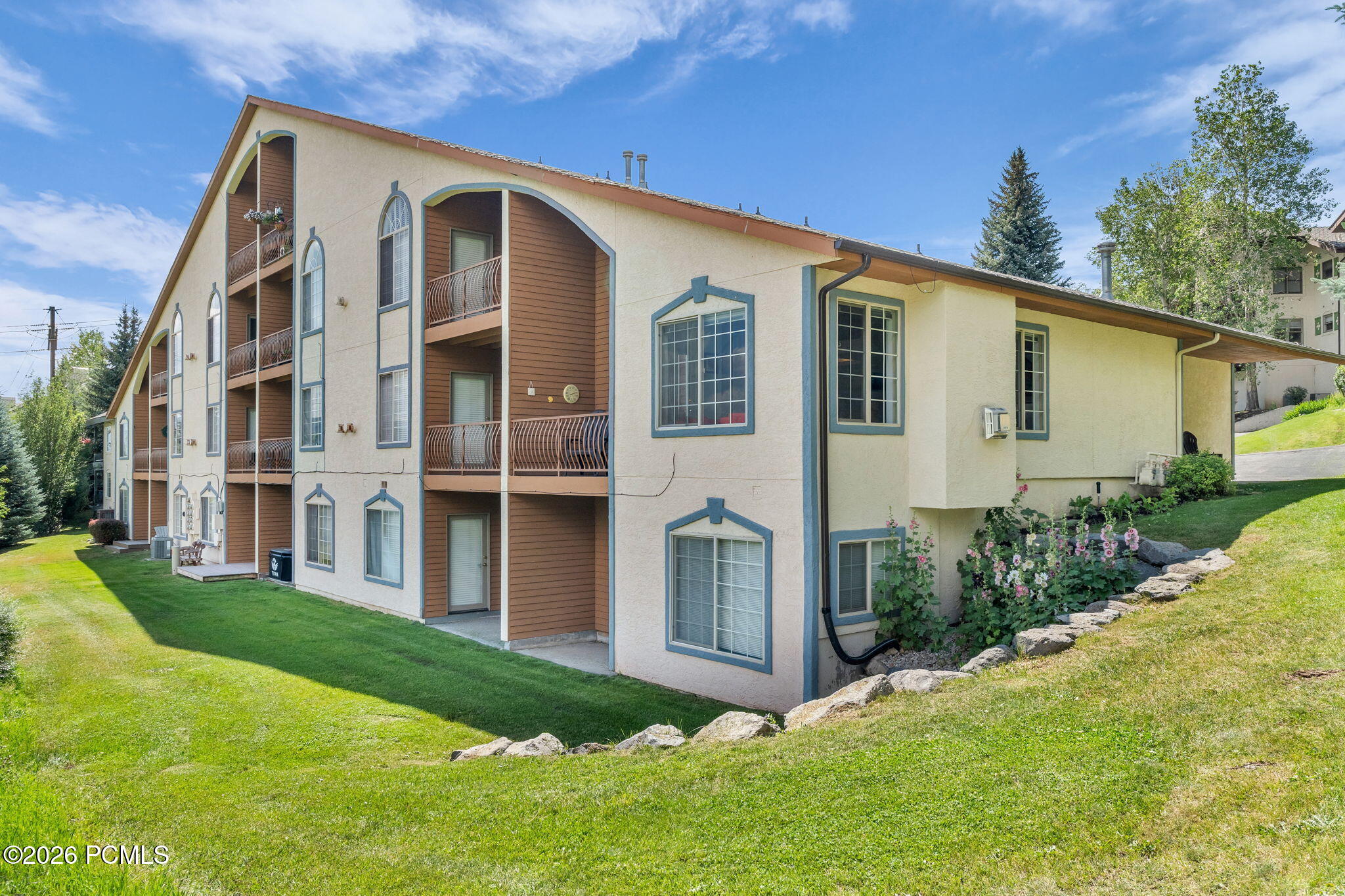 984 Uri Lane D-6