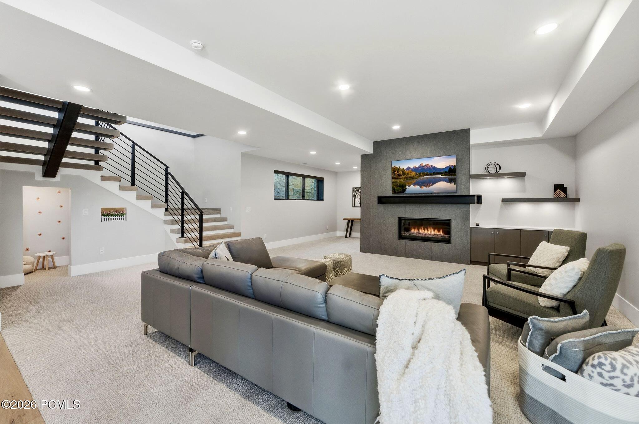 1105 E Longview Drive