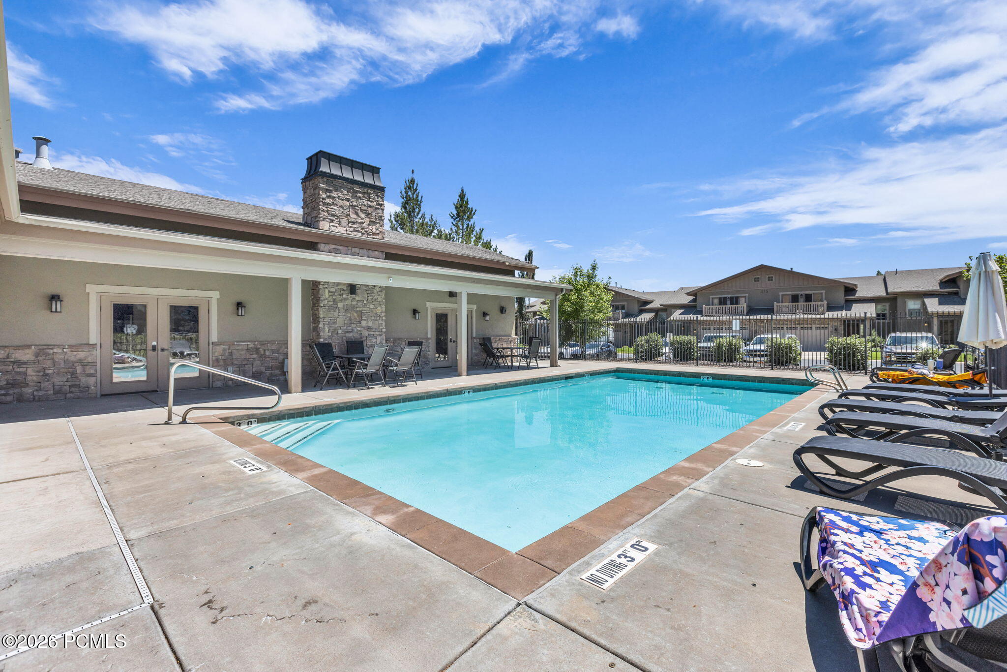 475 W 1150 North 4