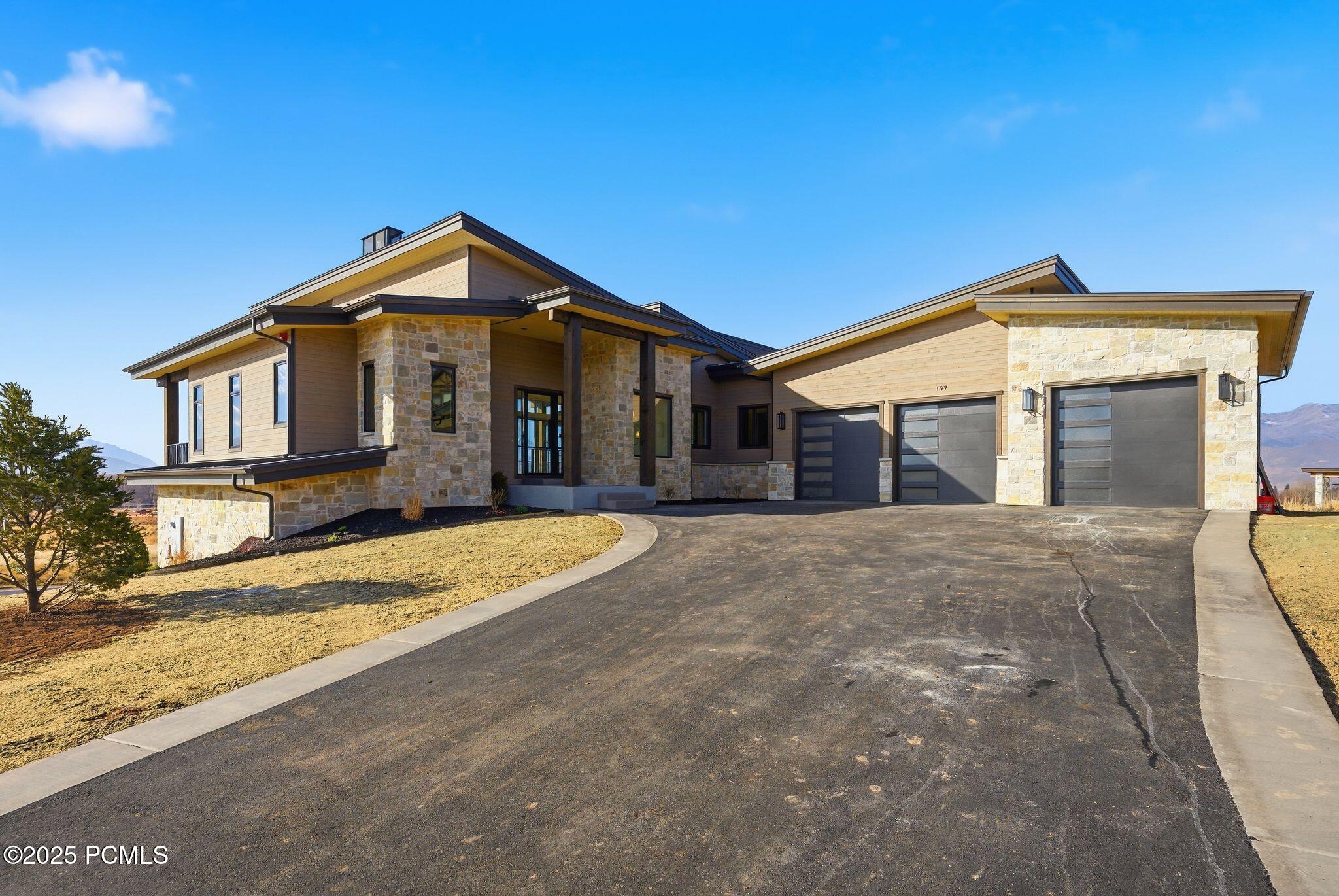 197 N Abajo Peak Way
