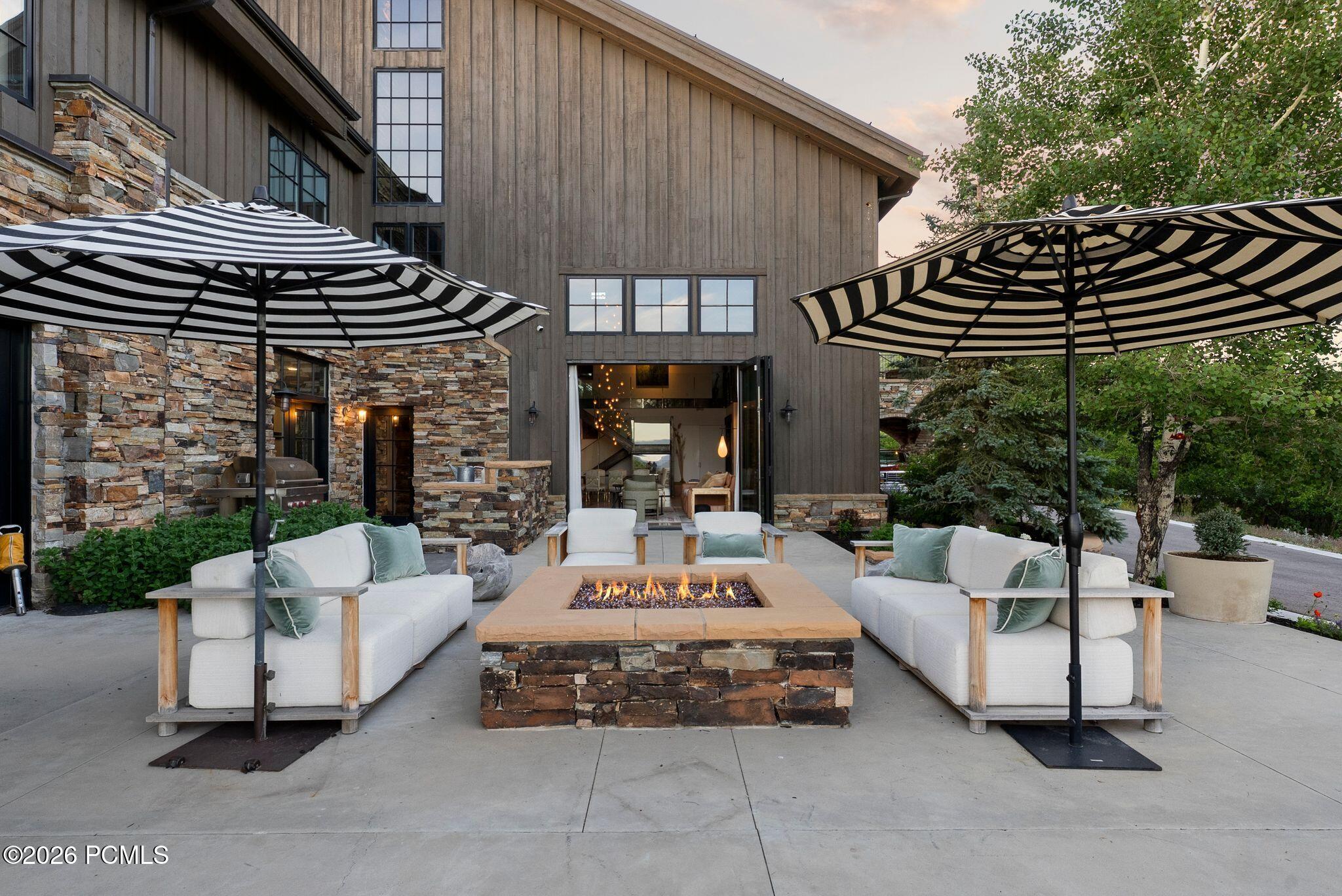 5971 N Maple Ridge Trl