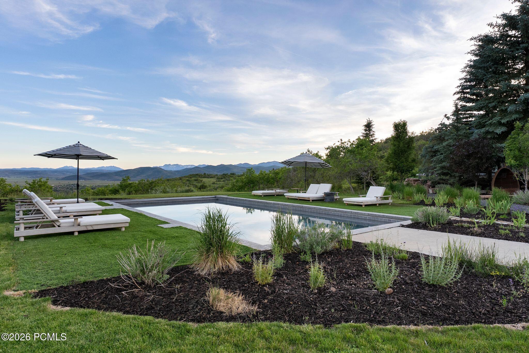 5971 N Maple Ridge Trl