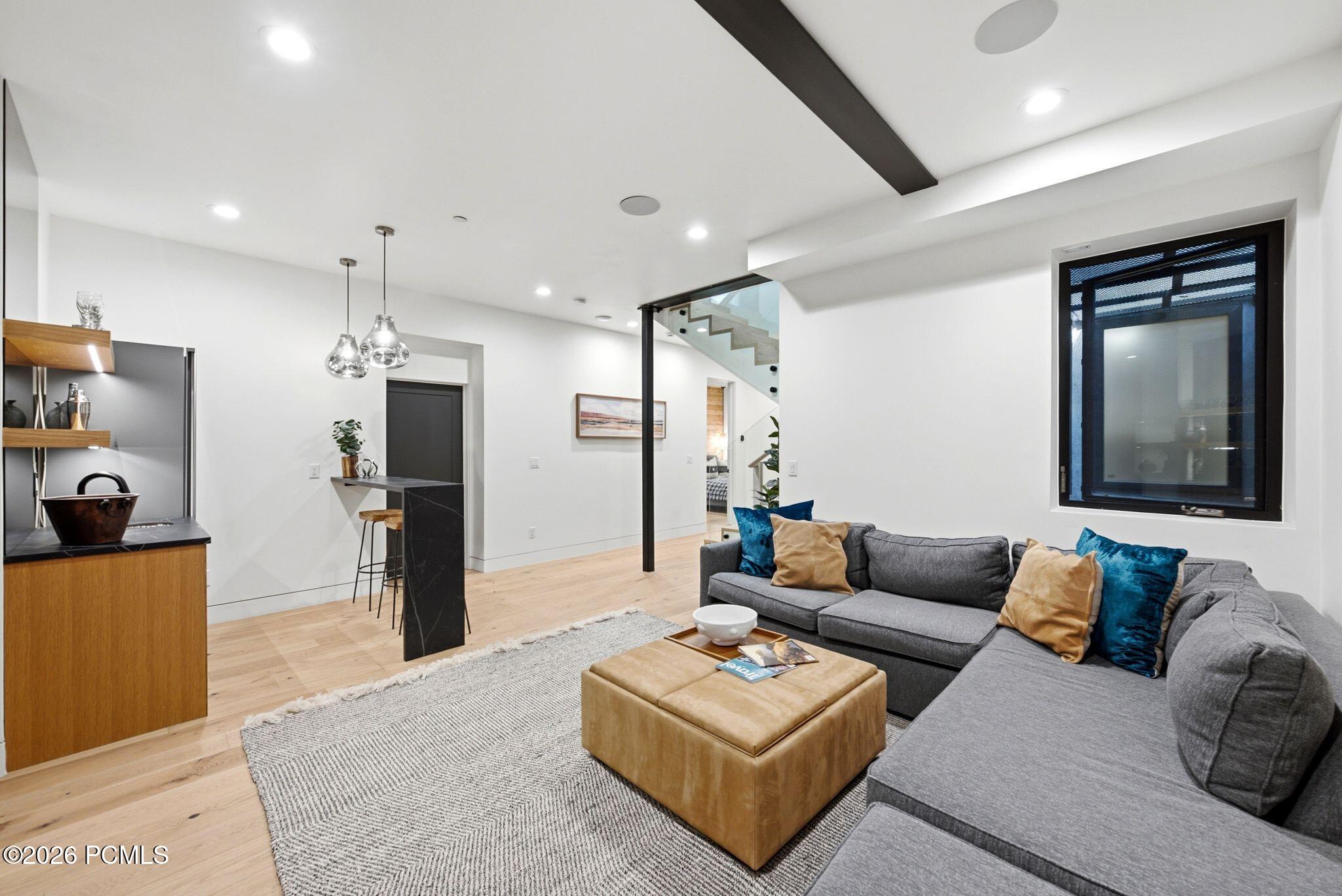 1132 Woodside Ave