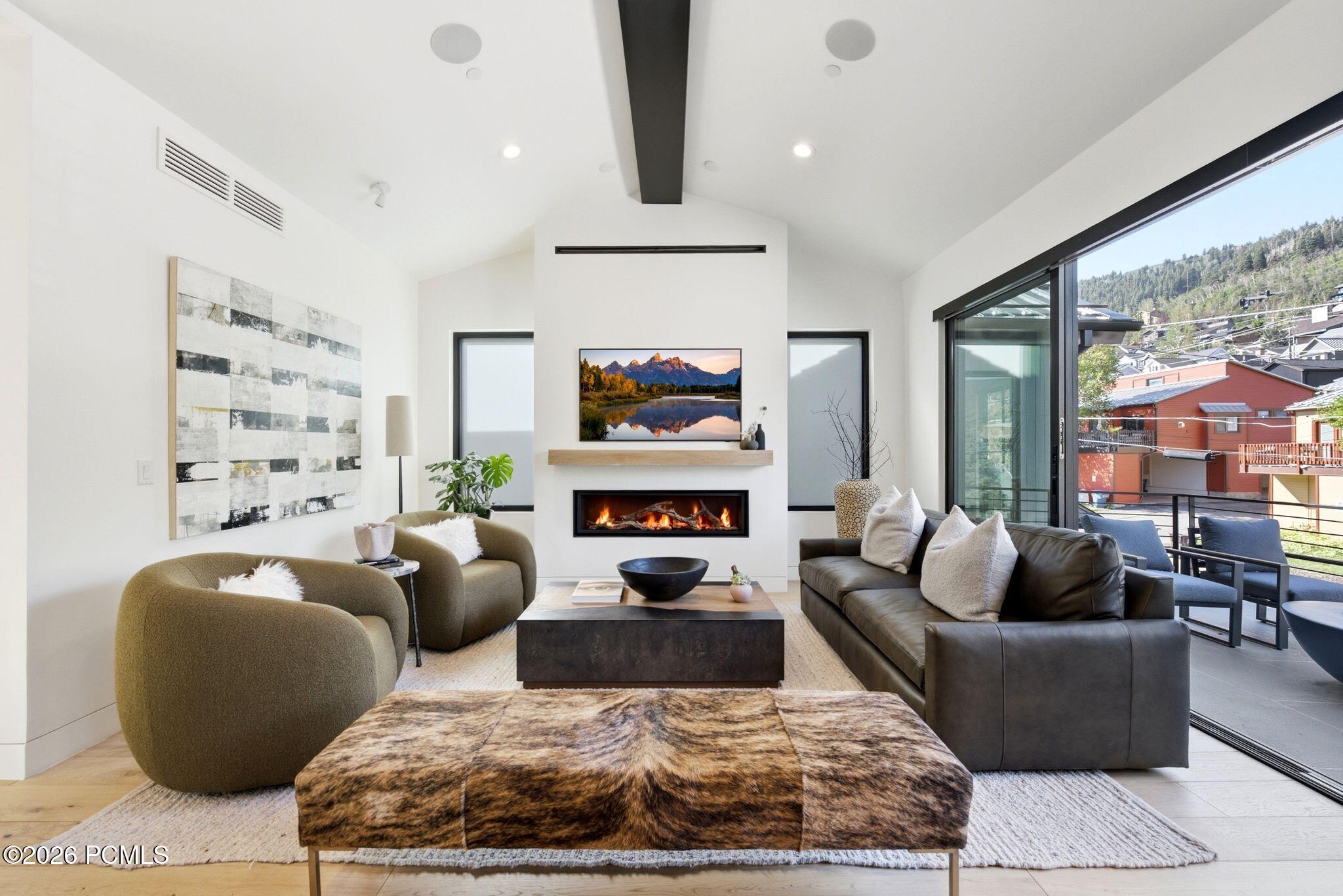1132 Woodside Ave