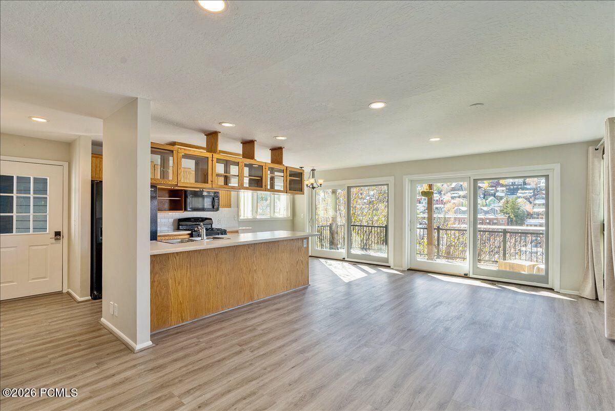 253 Ontario Avenue 1 & 2