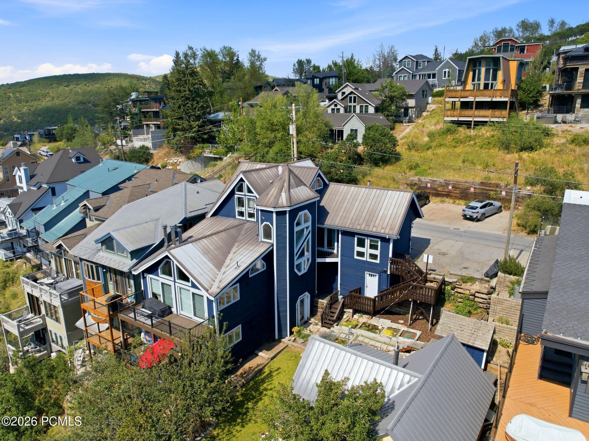 253 Ontario Avenue 1 & 2