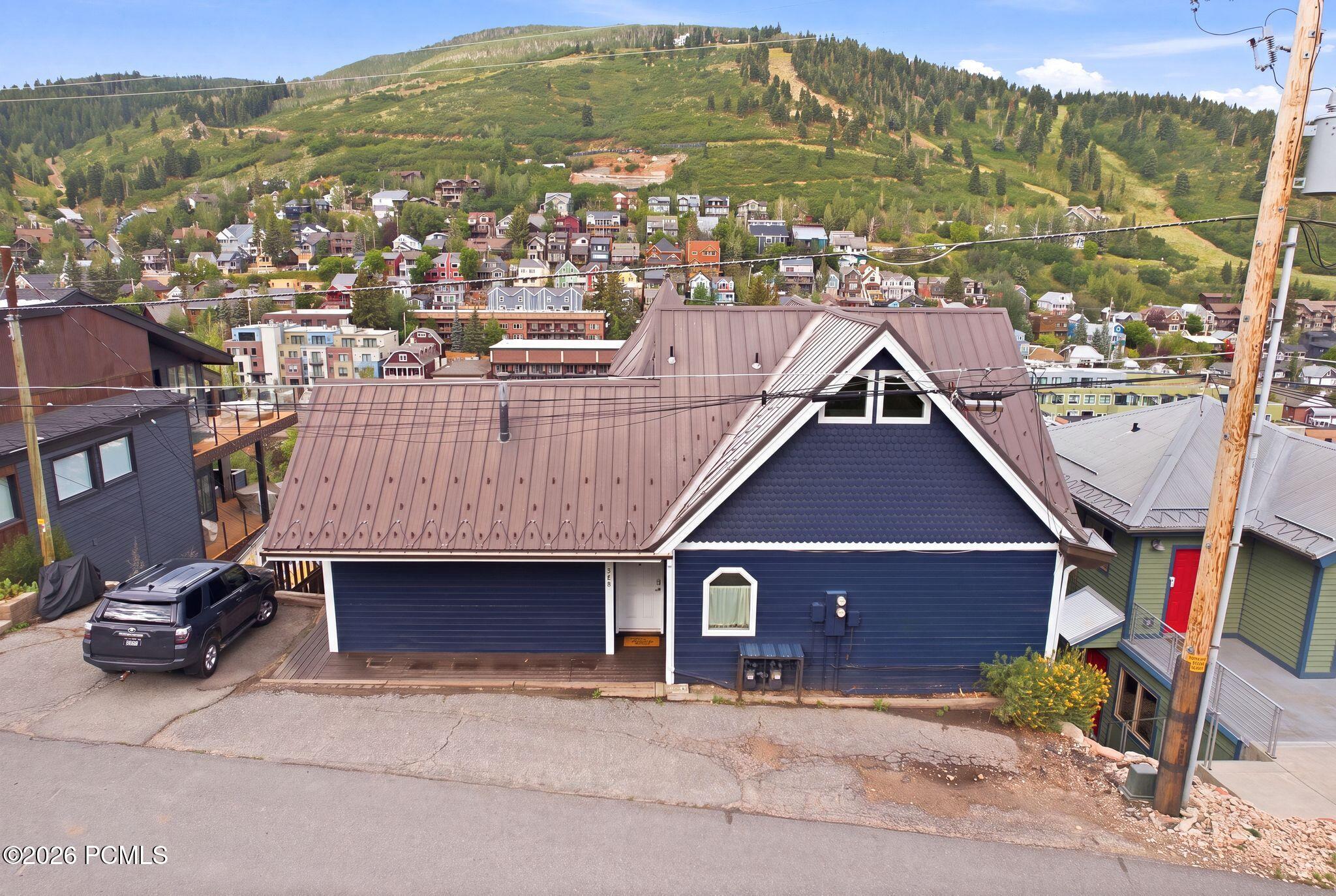 253 Ontario Avenue 1 & 2