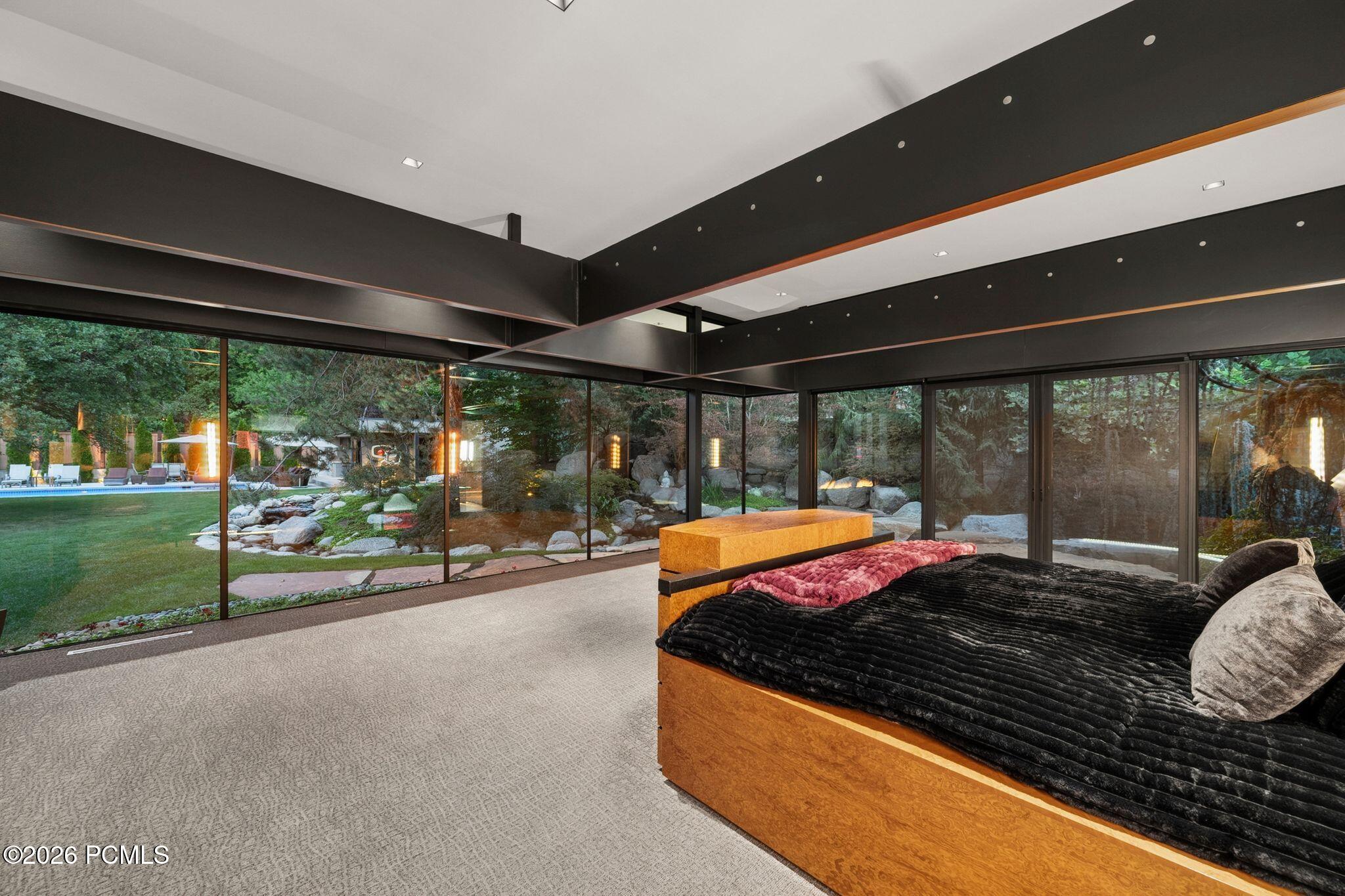 2550 E Brentwood Dr