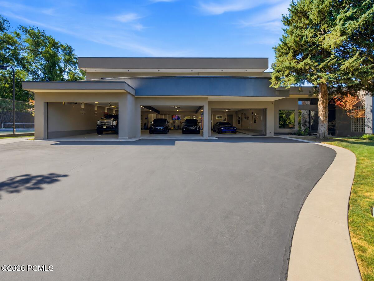 2550 E Brentwood Dr