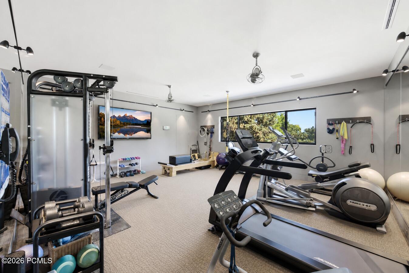 2550 E Brentwood Dr
