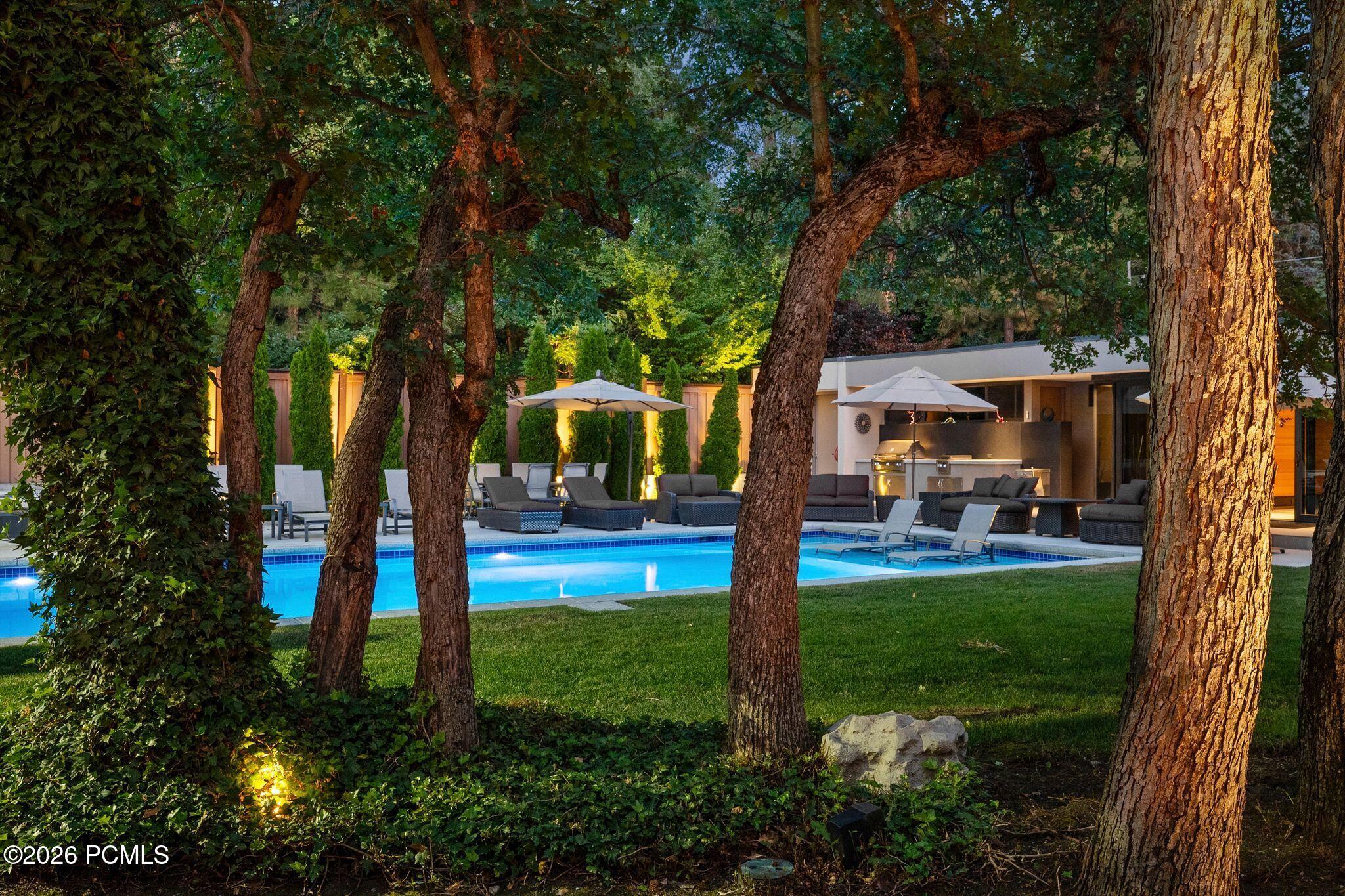 2550 E Brentwood Dr