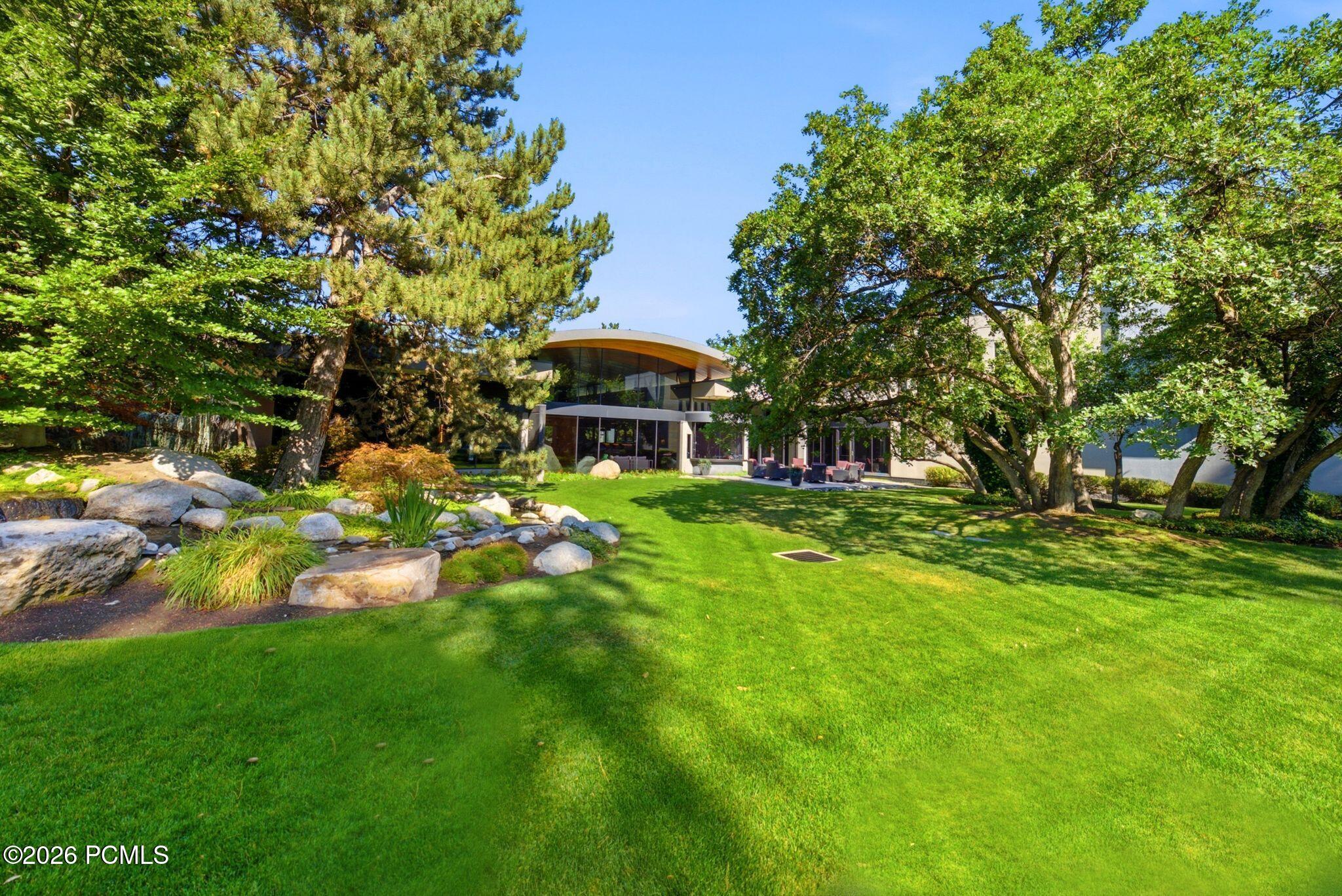 2550 E Brentwood Dr