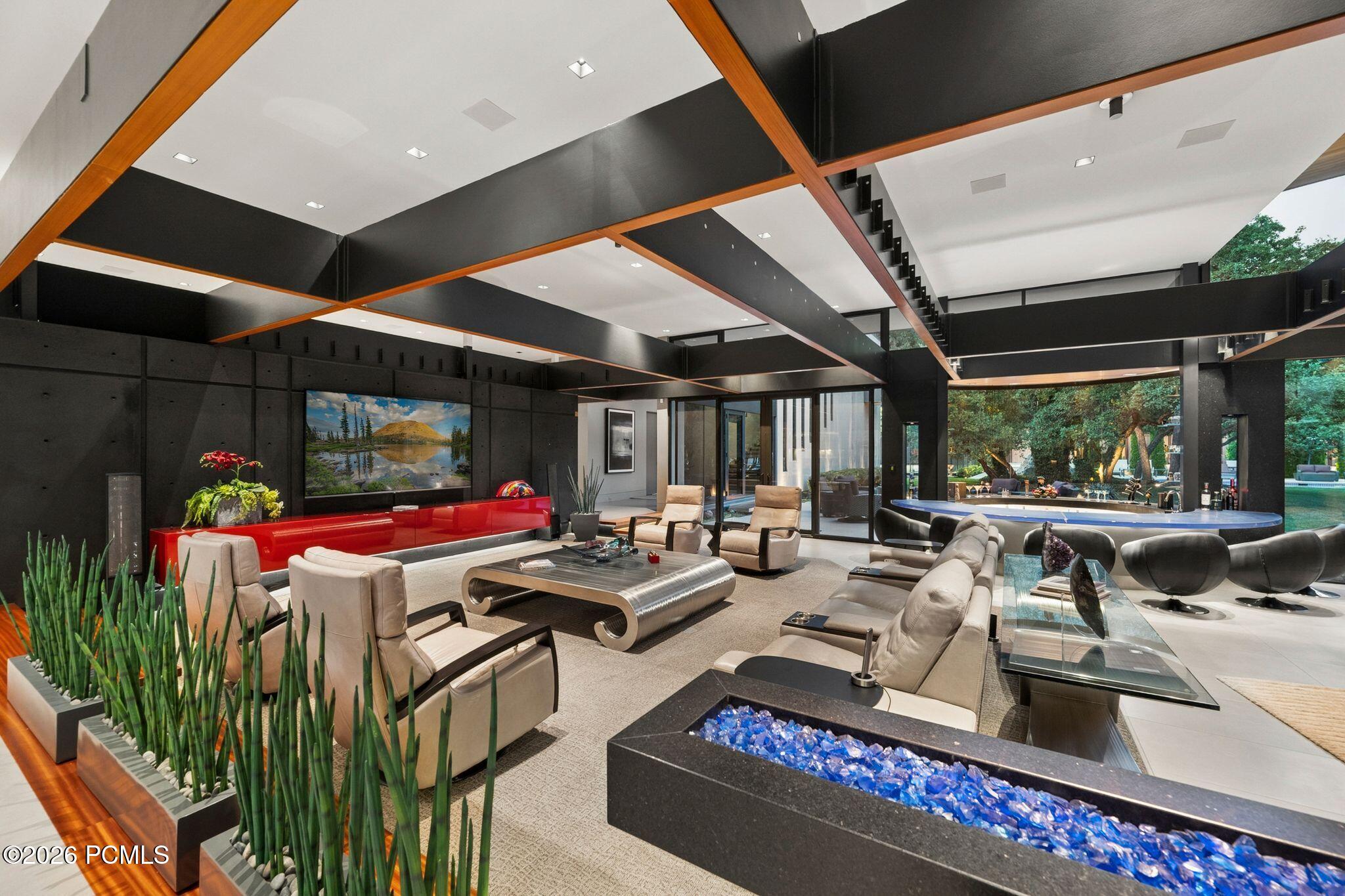 2550 E Brentwood Dr