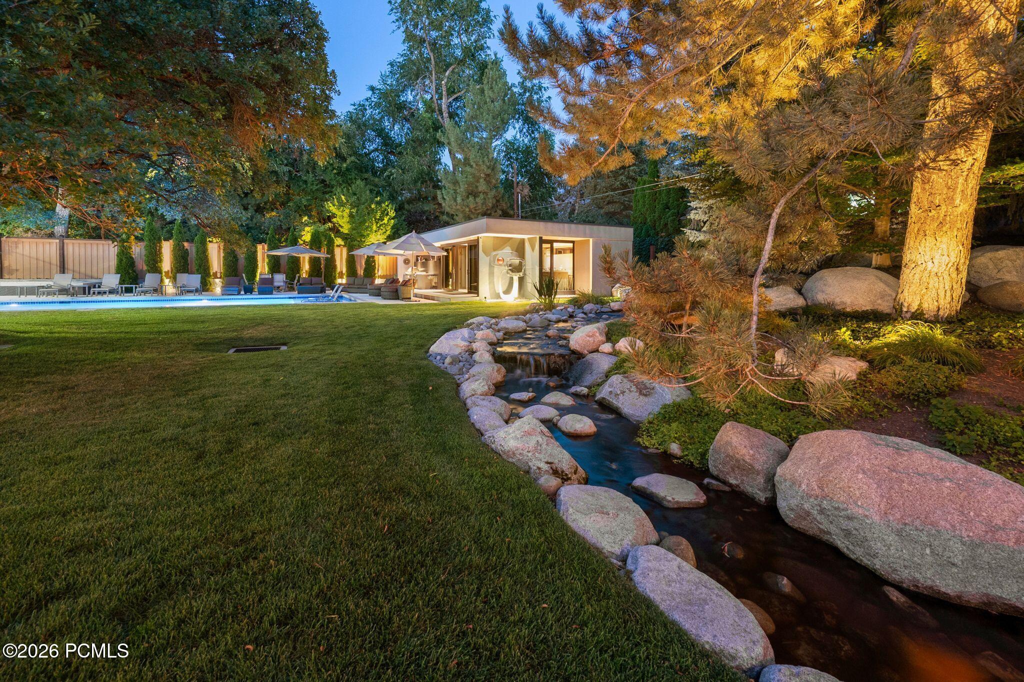2550 E Brentwood Dr