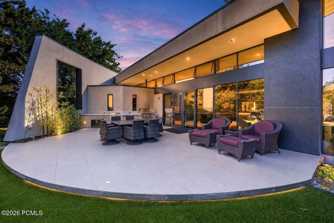 2550 E Brentwood Dr