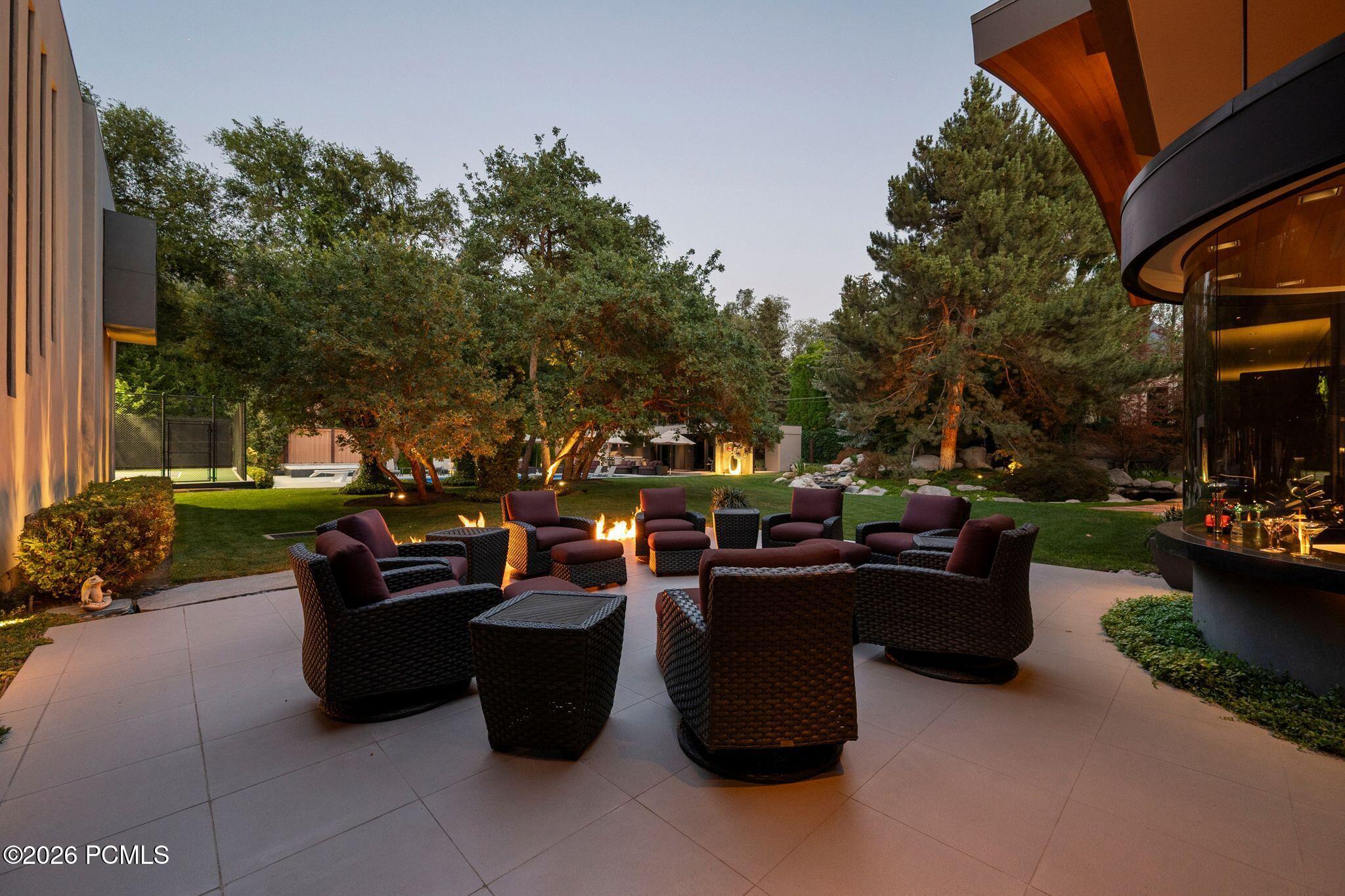 2550 E Brentwood Dr