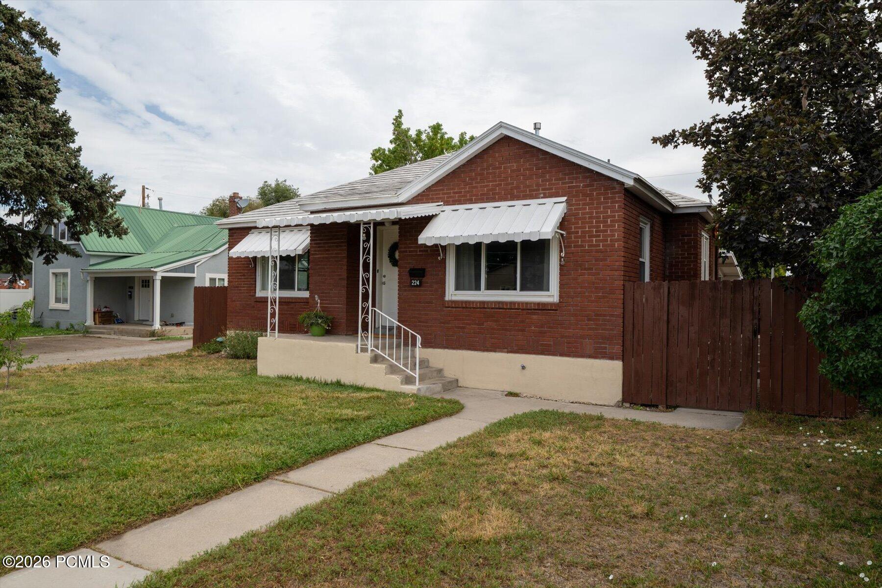 224 W Pacific