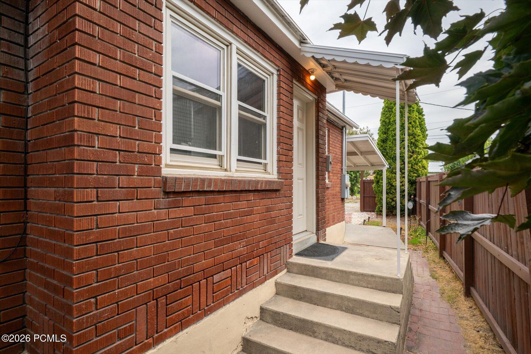 224 W Pacific