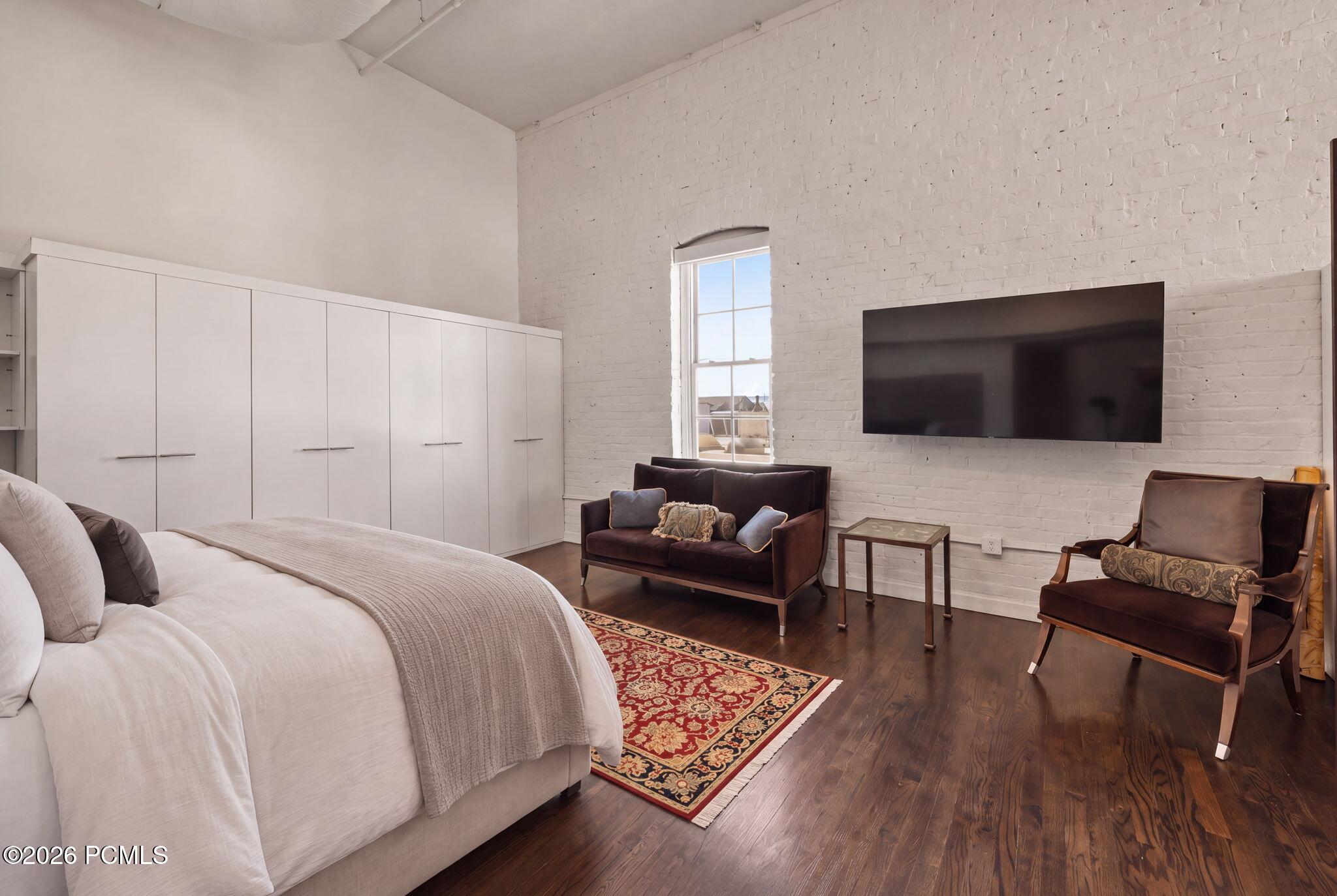 159 W Broadway 301
