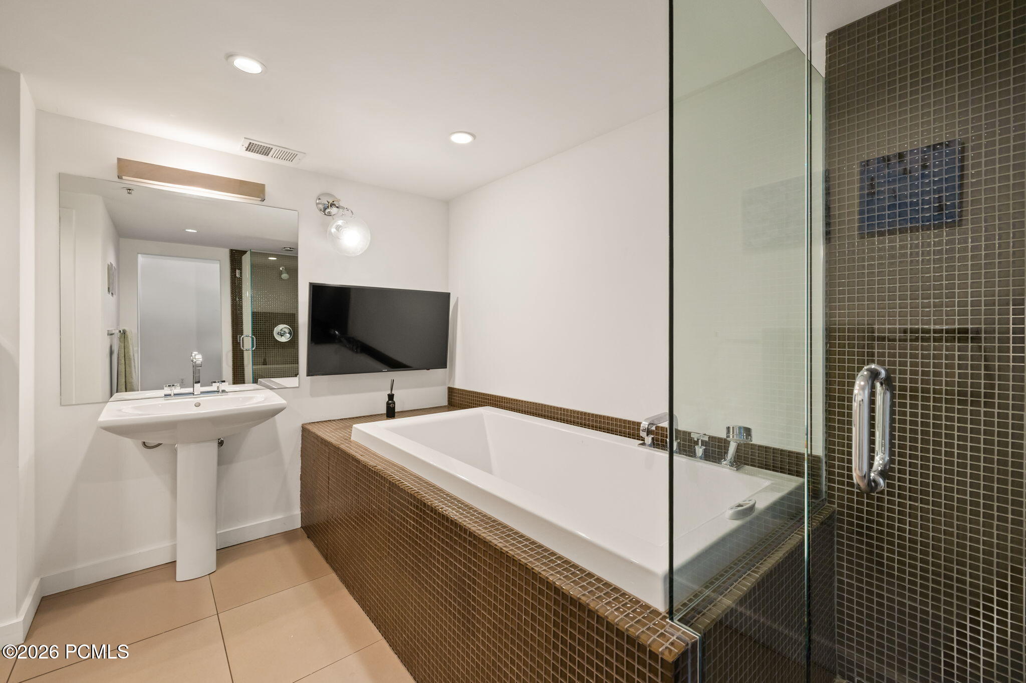 159 W Broadway 301