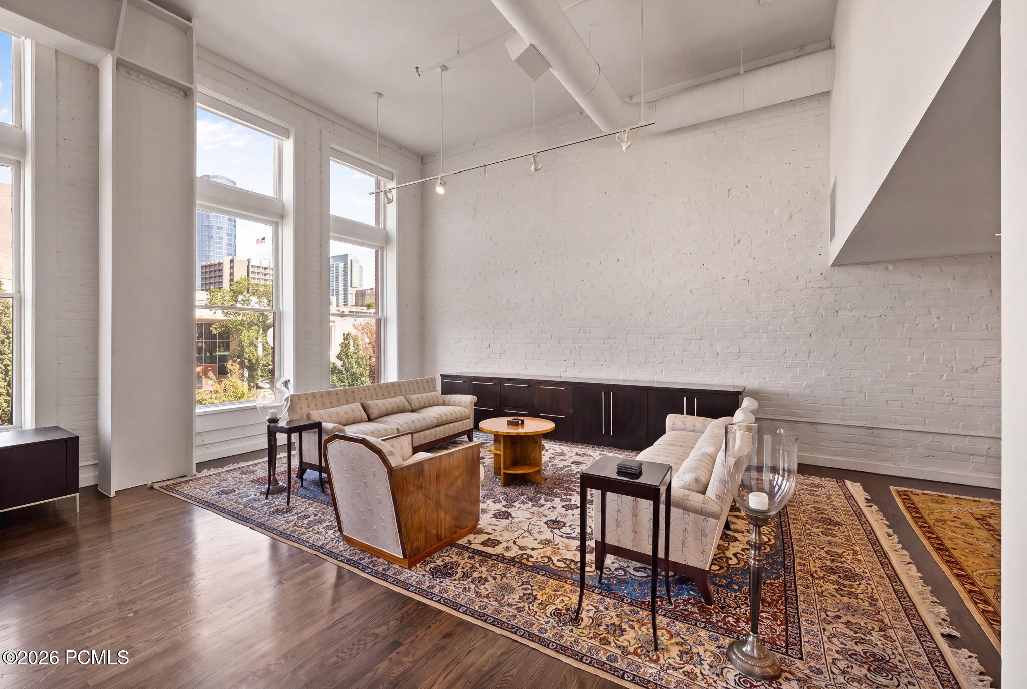 159 W Broadway 301