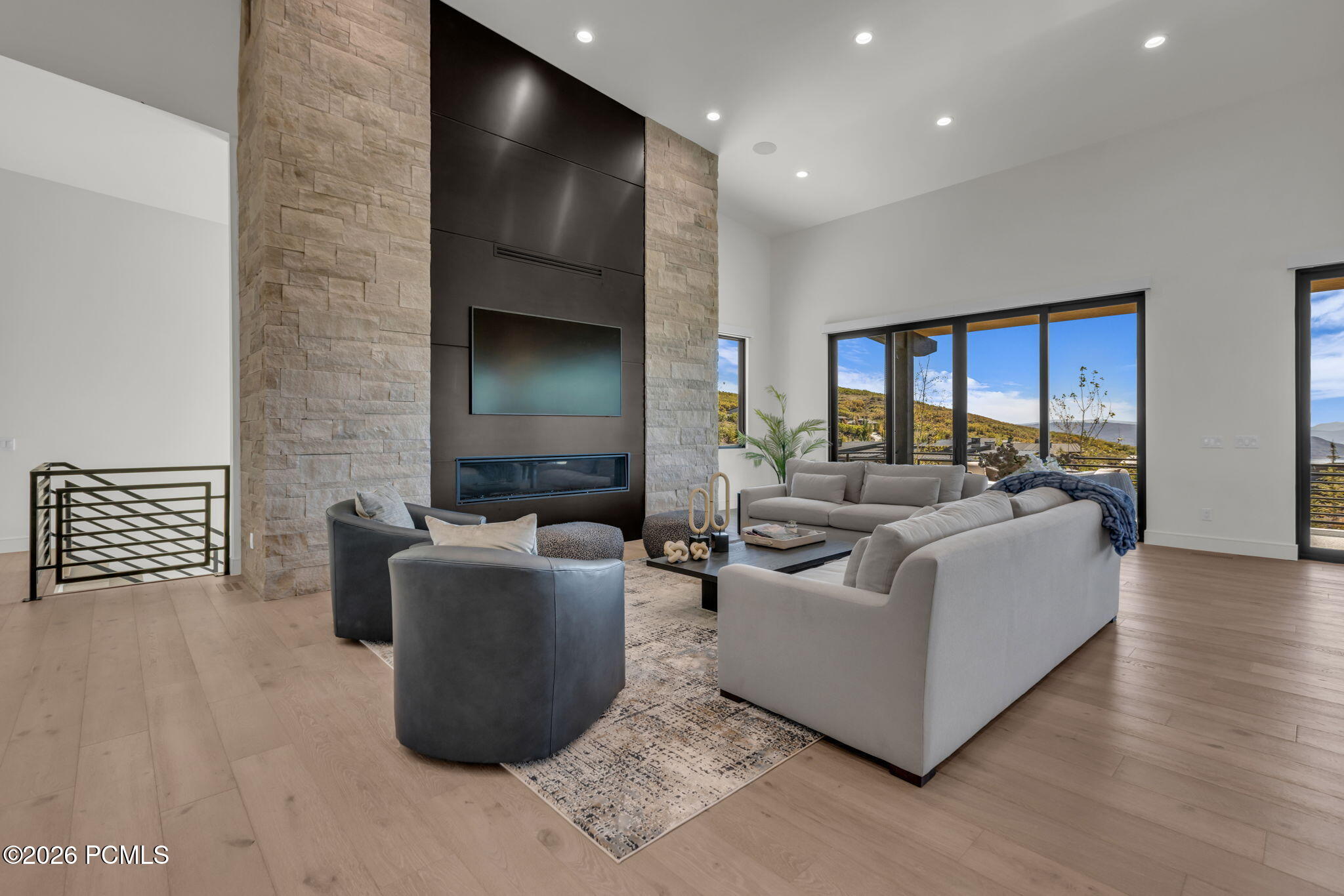 203 W Peace Tree Trail