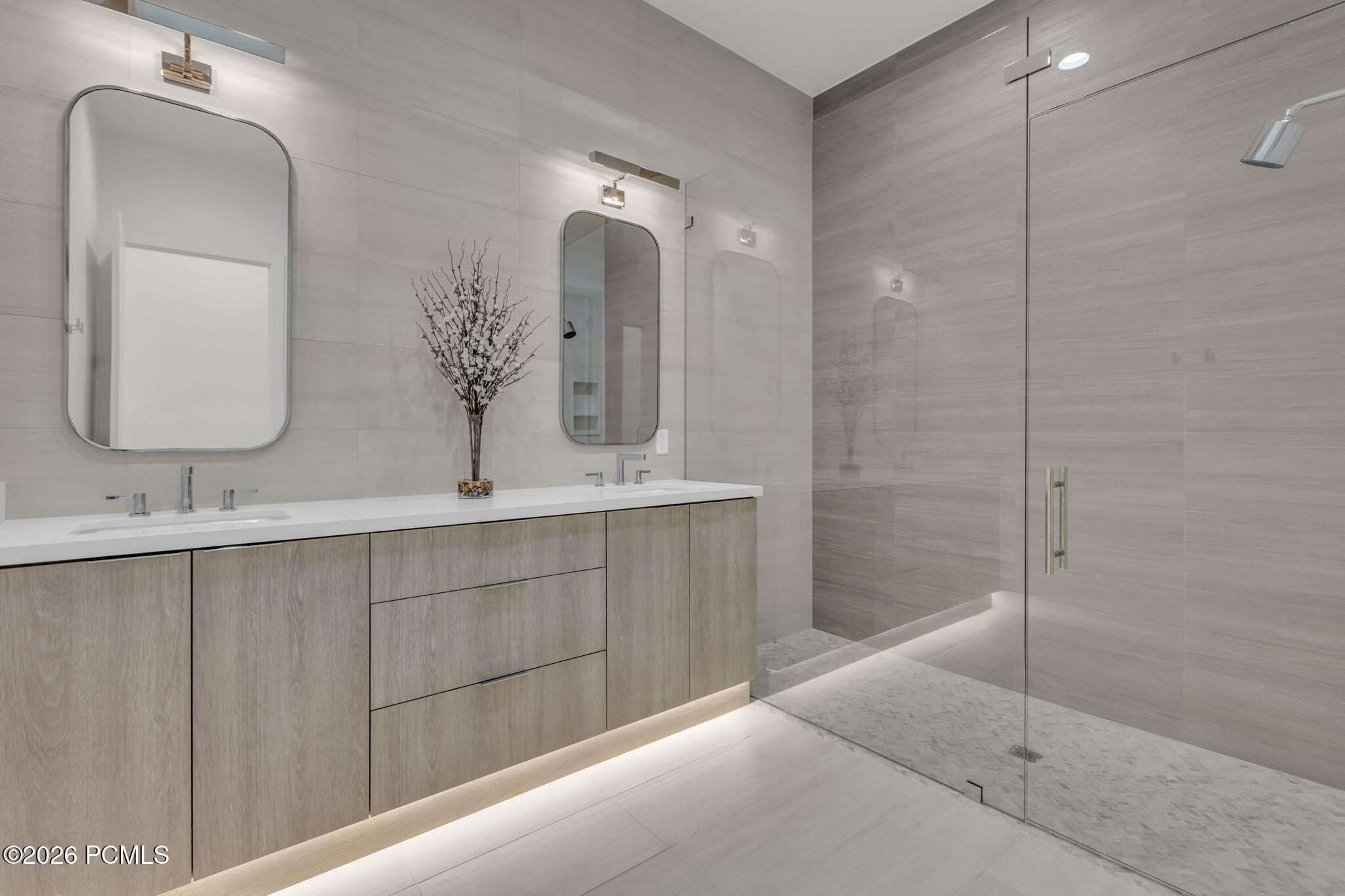 203 W Peace Tree Trail